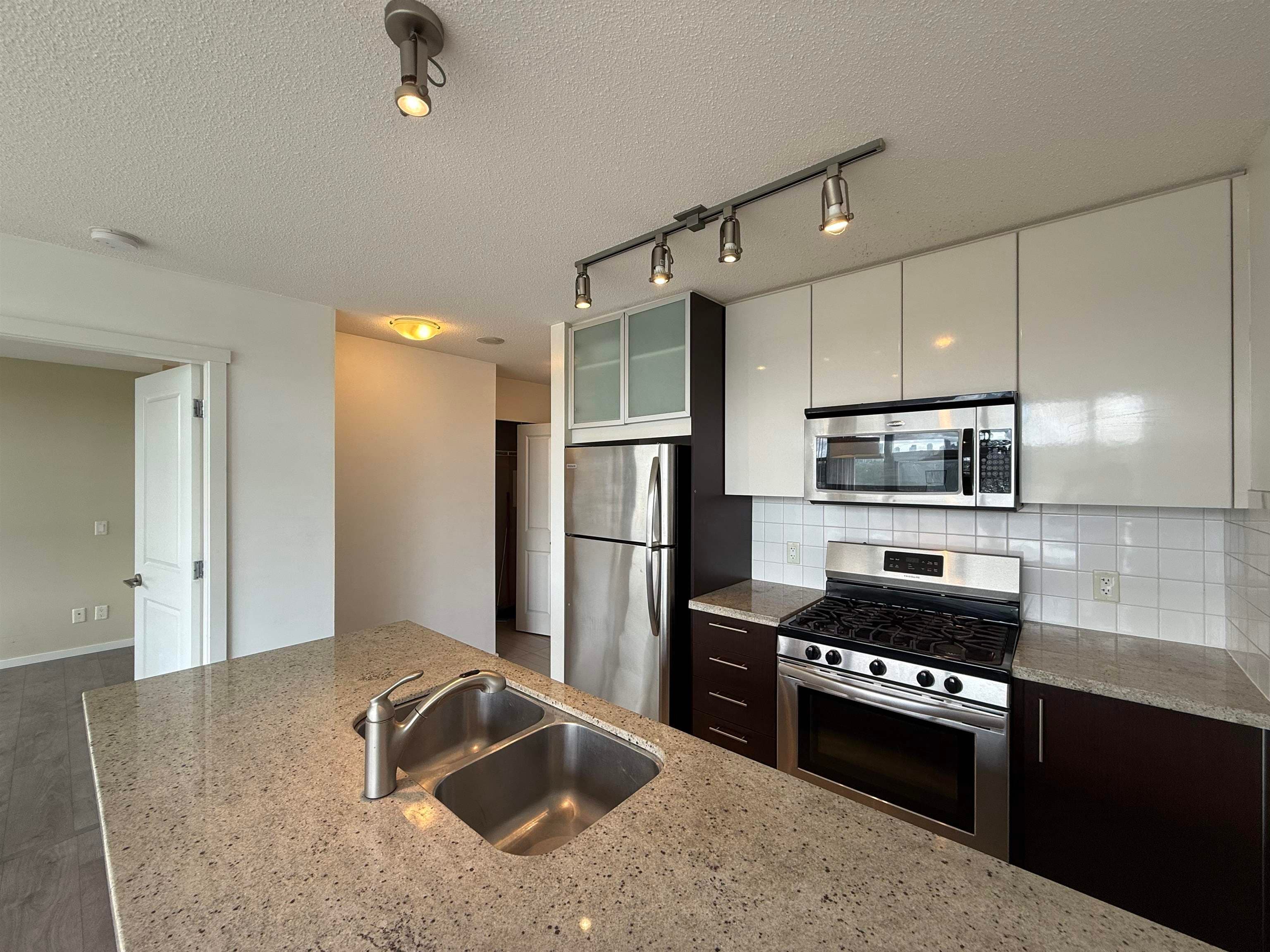 506 - 2289 Yukon Crescent, Burnaby, V5C 0B2 — photo 5