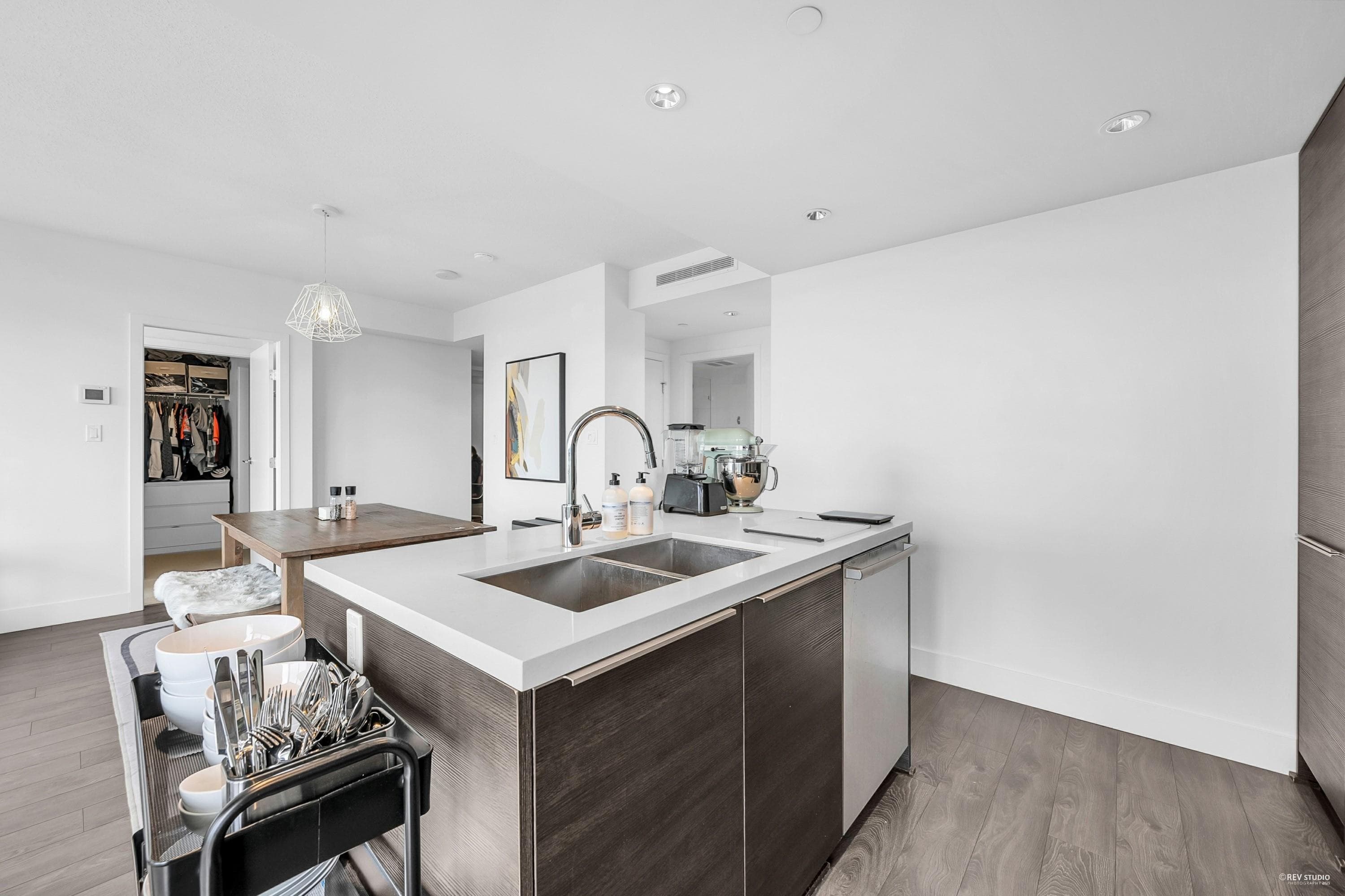 2104 - 1550 Fern Street, North Vancouver, V7J 0A9 — photo 2