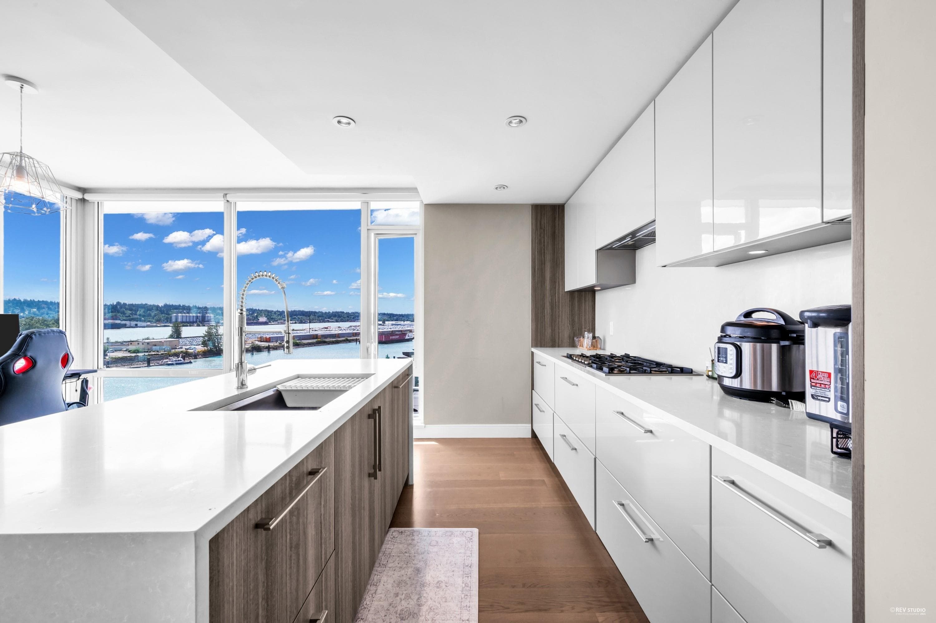 808 - 210 Salter Street, New Westminster, V3M 0J9 — photo 2