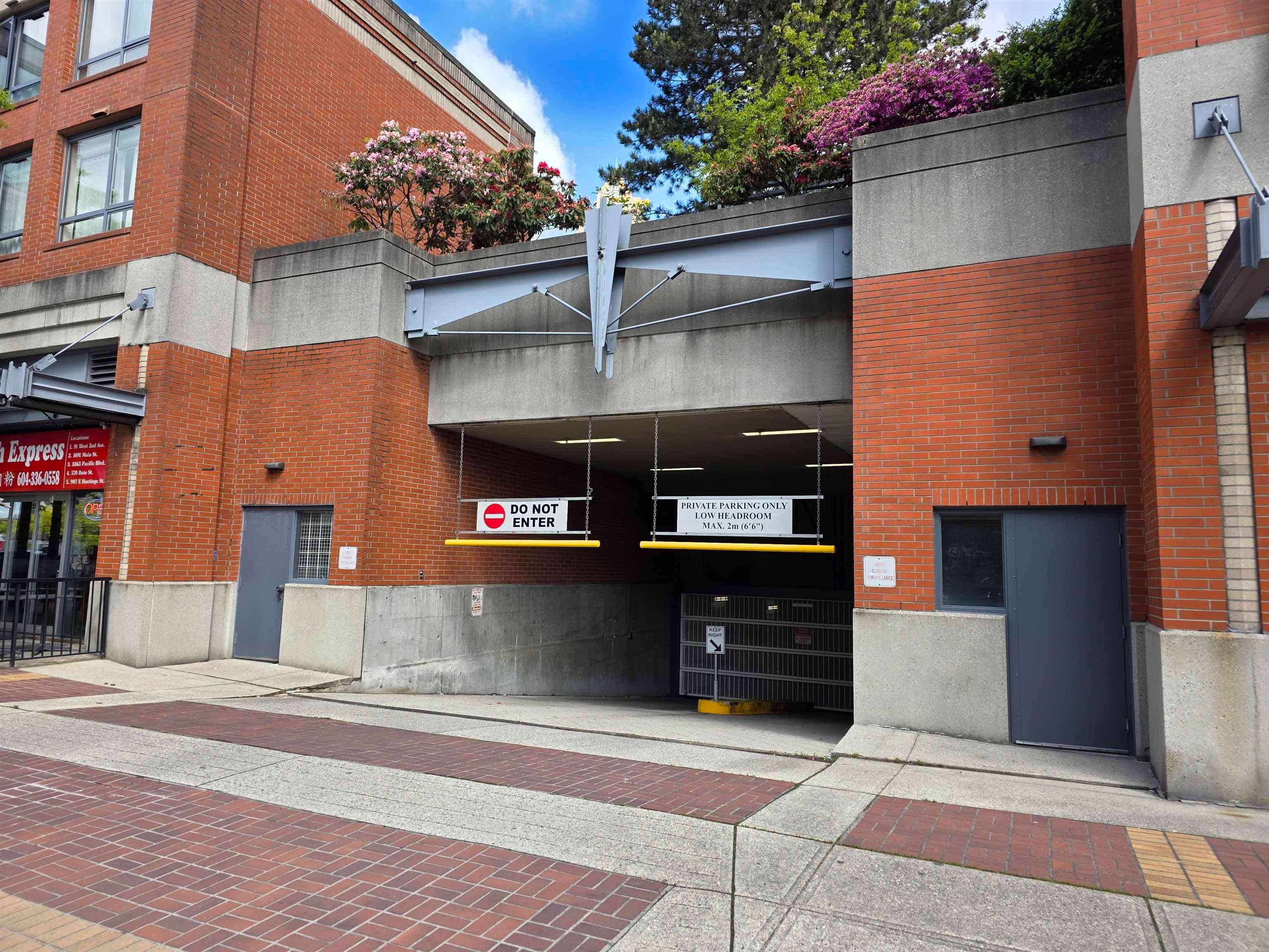 1233 Pacific Boulevard, Vancouver, V6Z 2R6 — photo 2