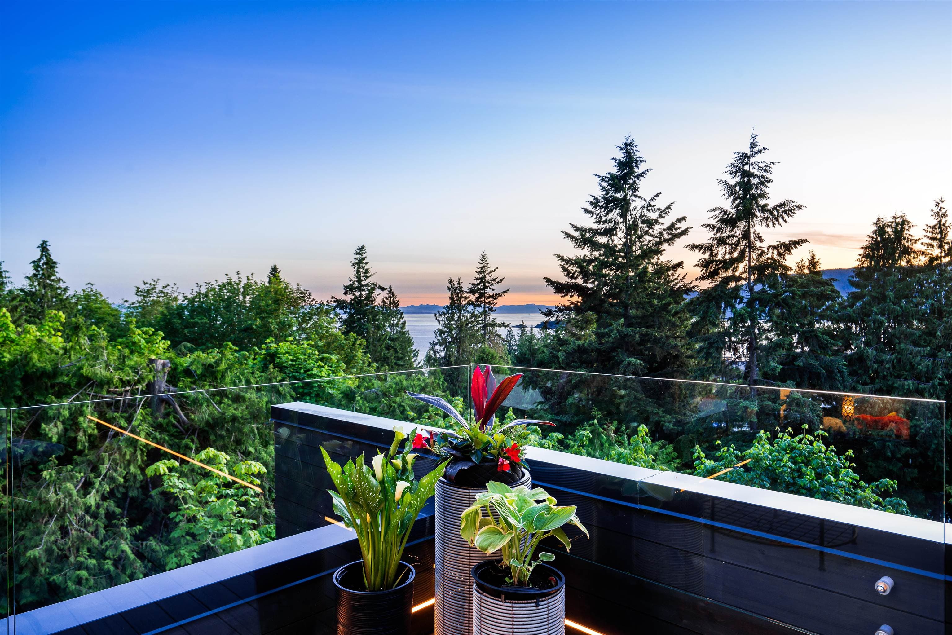 5325 Montiverdi Place, West Vancouver, V7W 2W8 — photo 2