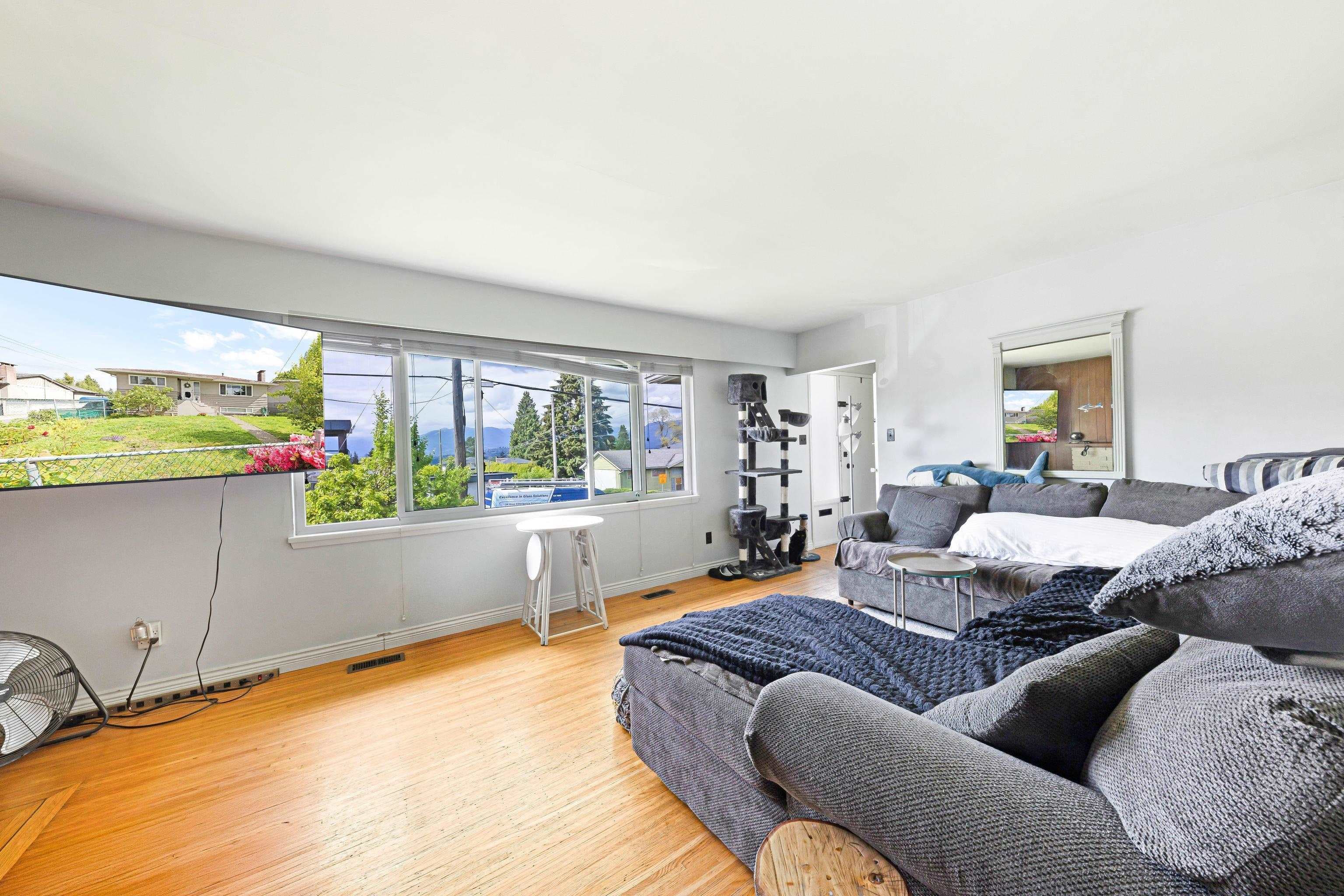7724 Goodlad Street, Burnaby, V5E 2H6 — photo 2