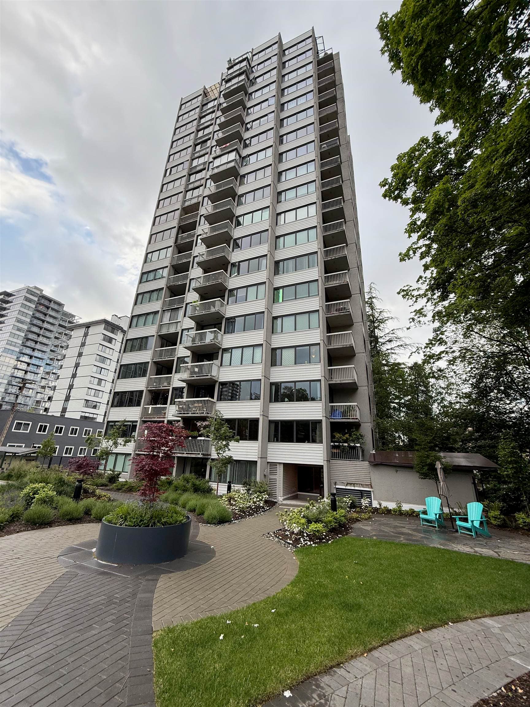 201 - 1740 NW Comox, Vancouver, V6G 2Z1 — photo 1