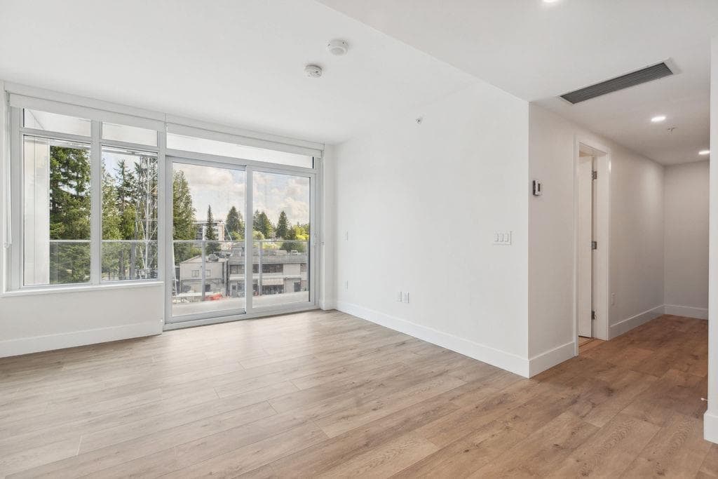 401 - 10428 Whalley Boulevard, Surrey, V3T 0W2 — photo 5