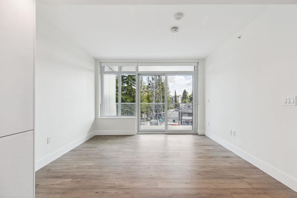 401 - 10428 Whalley Boulevard, Surrey, V3T 0W2 — photo 4