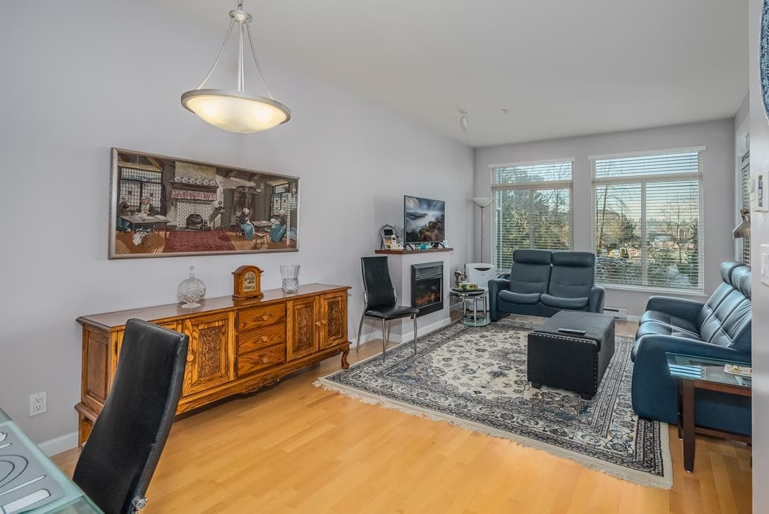 209 - 15380 102a Avenue, Surrey, V3R 0B3 — photo 2