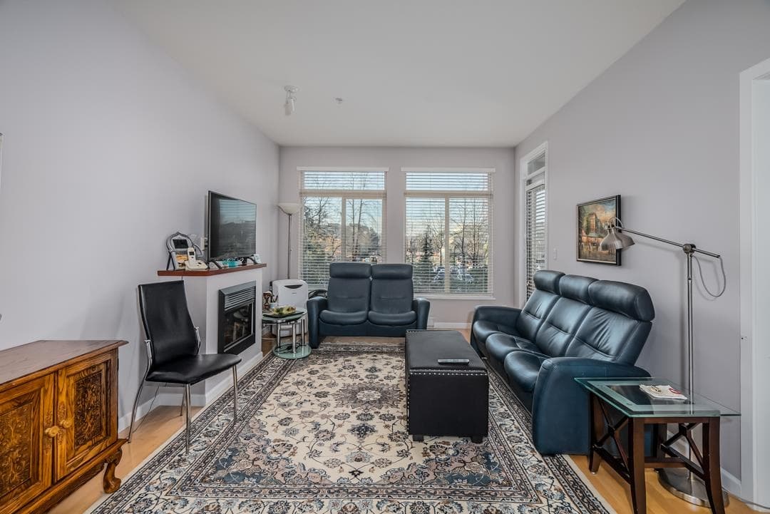 209 - 15380 102a Avenue, Surrey, V3R 0B3 — photo 3