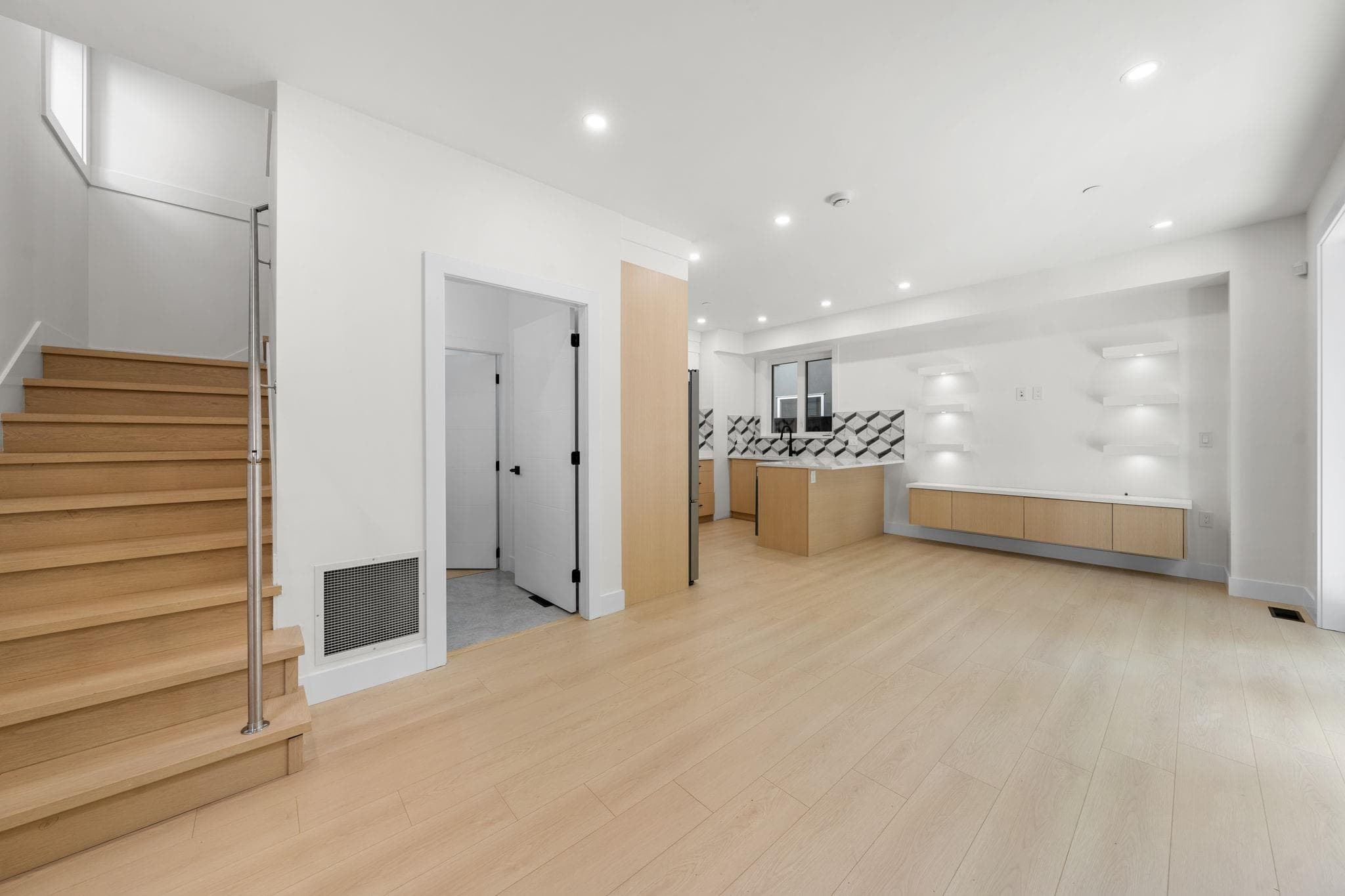 3425 Archimedes Street, Vancouver, V5R 4W4 — photo 2