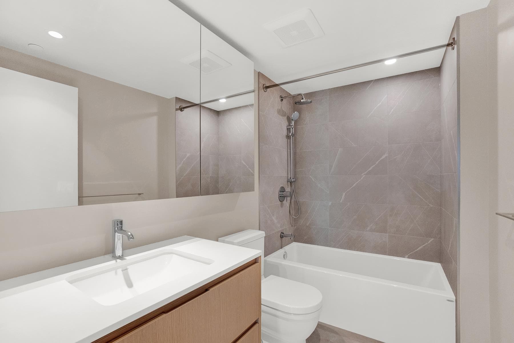 901 - 1500 Fern Street, North Vancouver, V7J 0A9 — photo 5