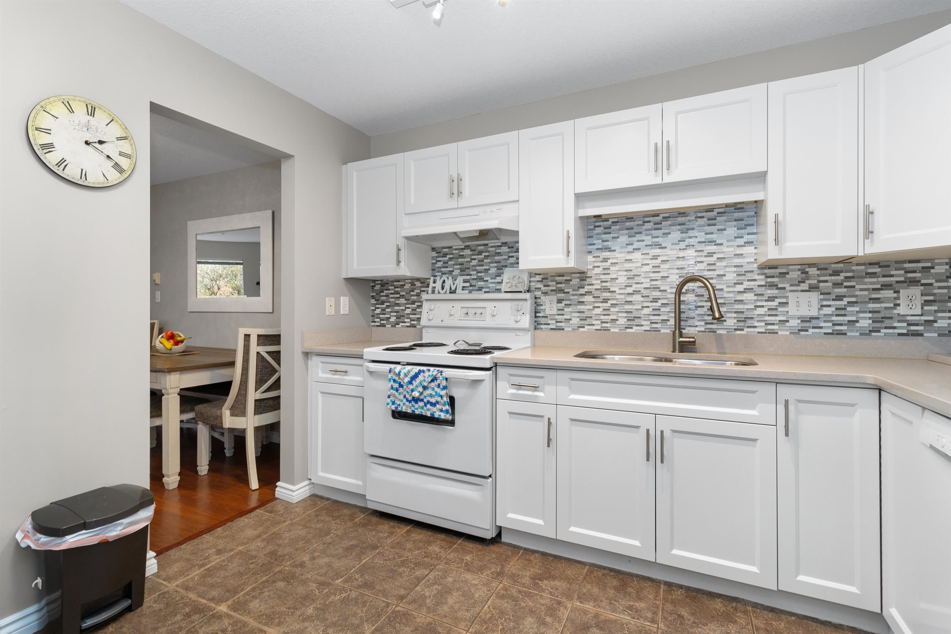 207 - 3174 Gladwin Road, Abbotsford, V2T 5T5 — photo 3