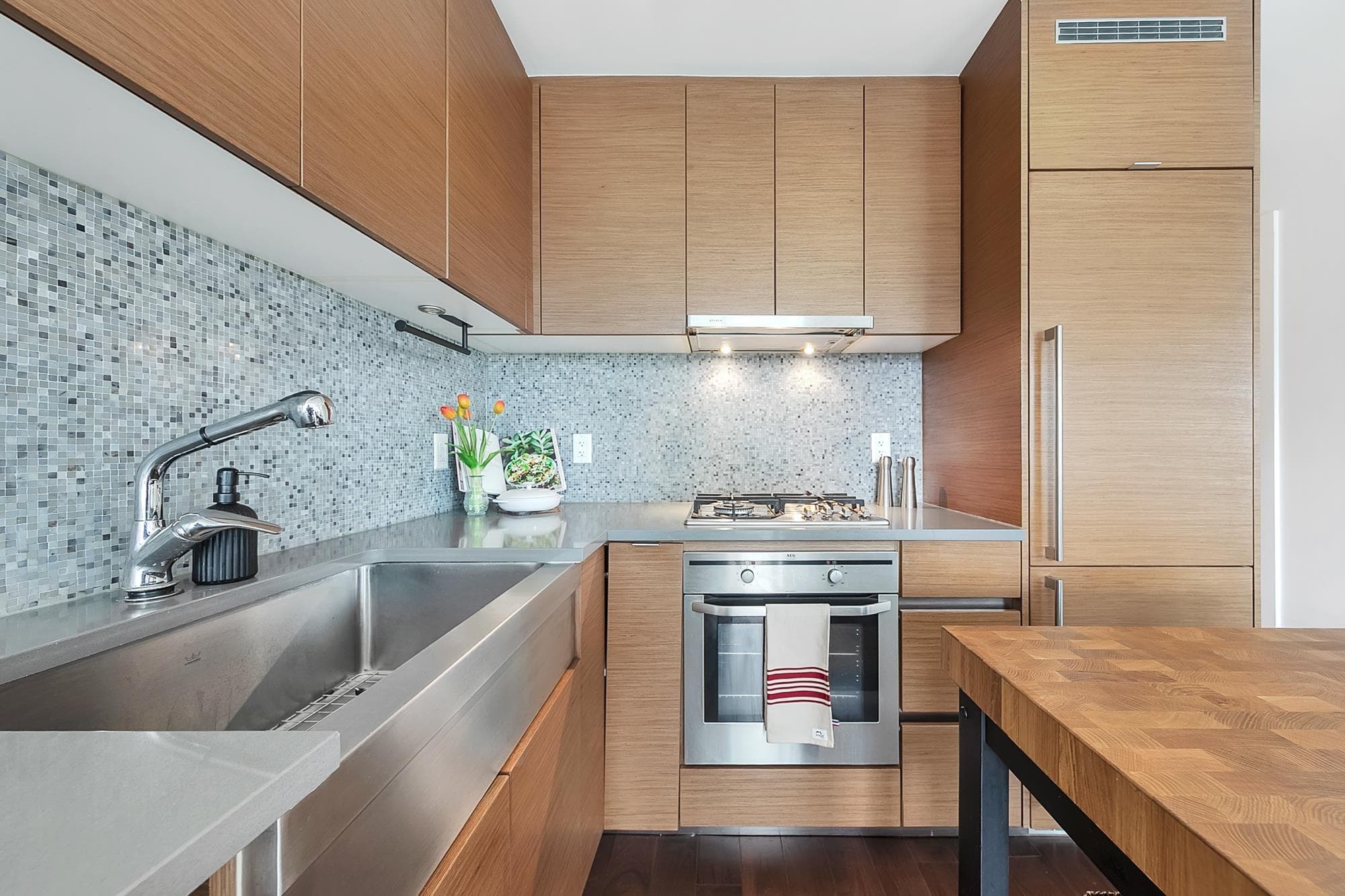 1502 - 565 Smithe Street, Vancouver, V6B 0E4 — photo 4