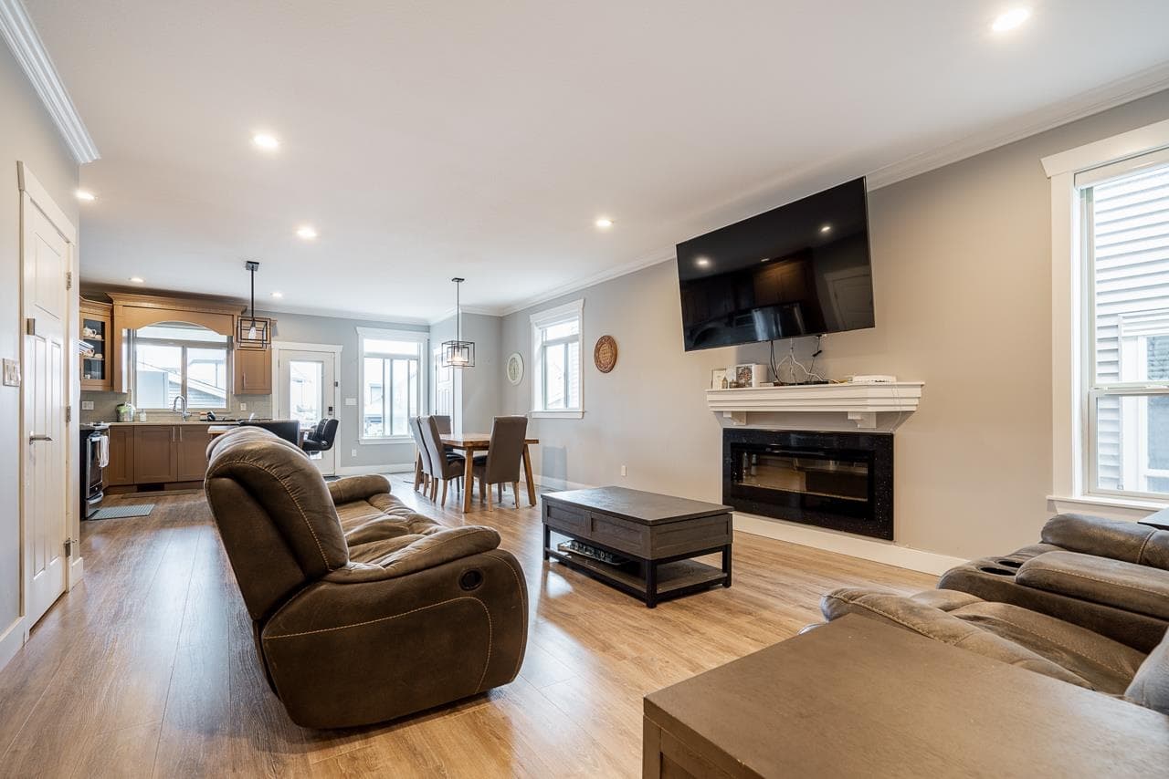 6727 184 Street, Surrey, V3S 1E5 — photo 3