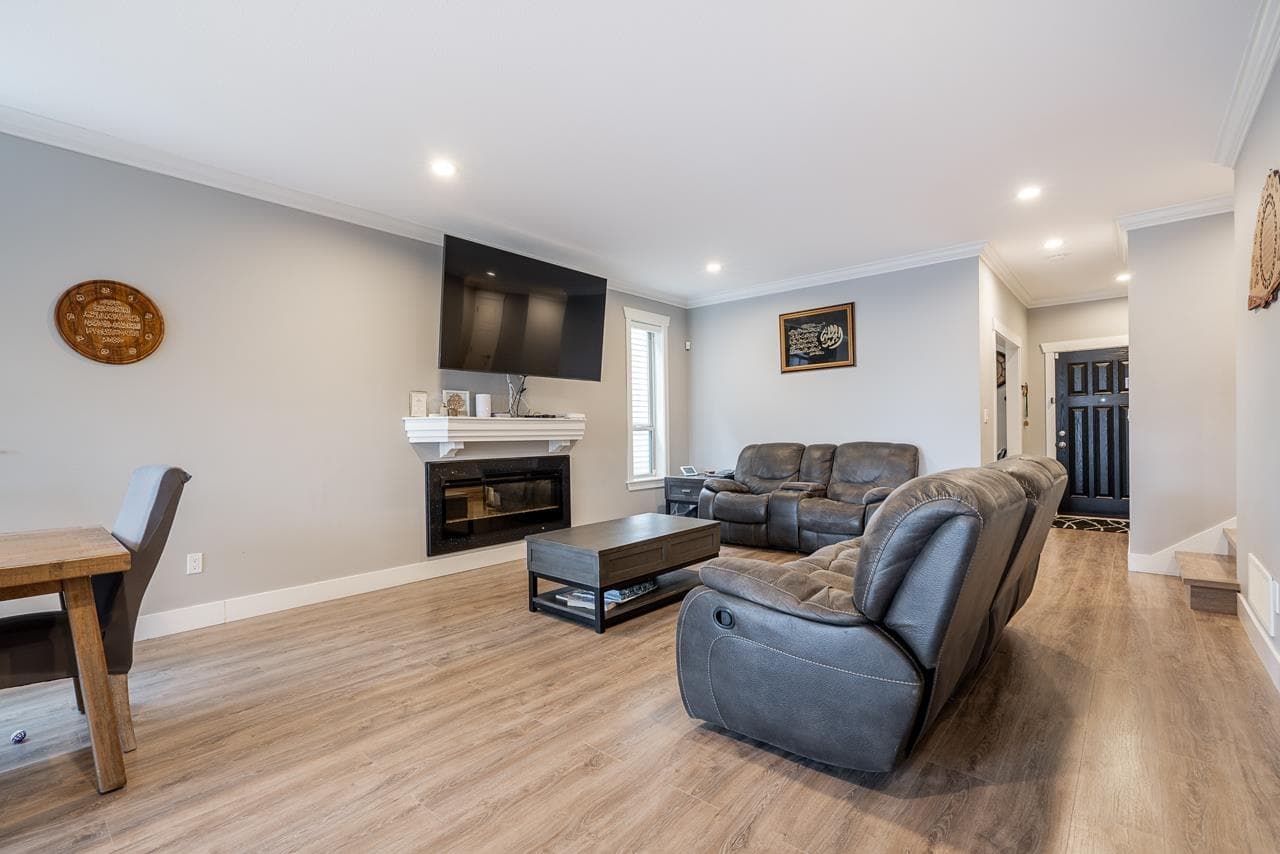 6727 184 Street, Surrey, V3S 1E5 — photo 5