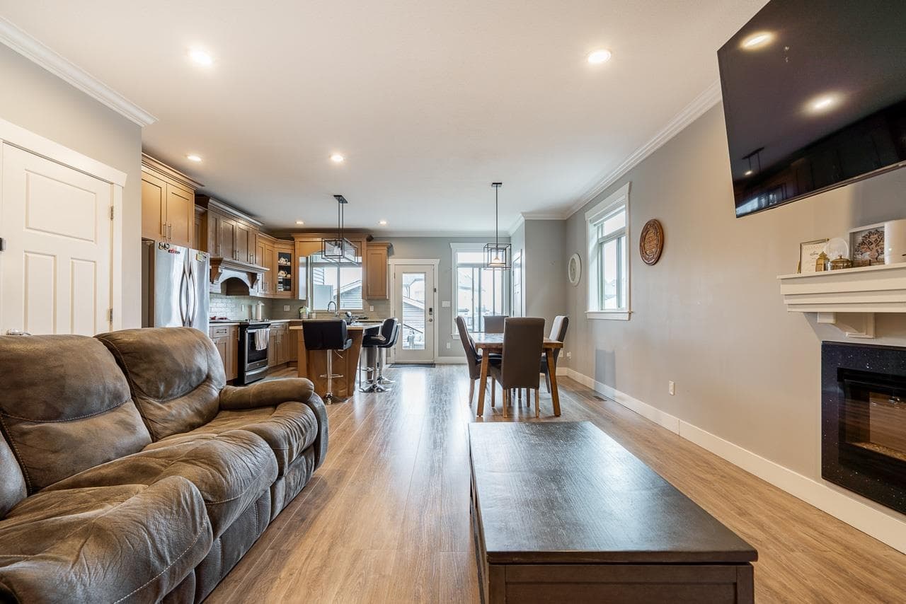 6727 184 Street, Surrey, V3S 1E5 — photo 4