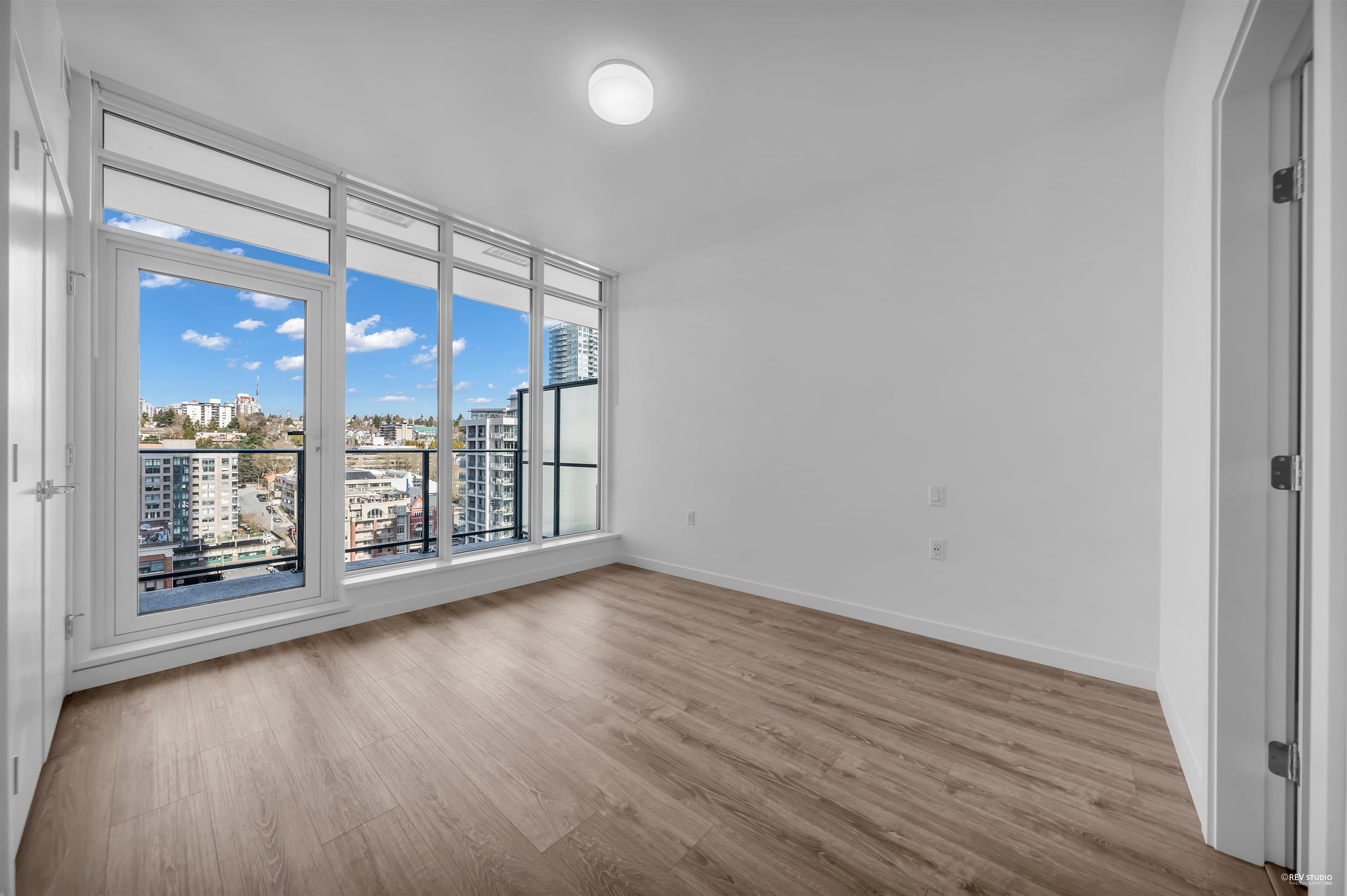 1503 - 680 Quayside Drive, New Westminster, V3M 0P2 — photo 2