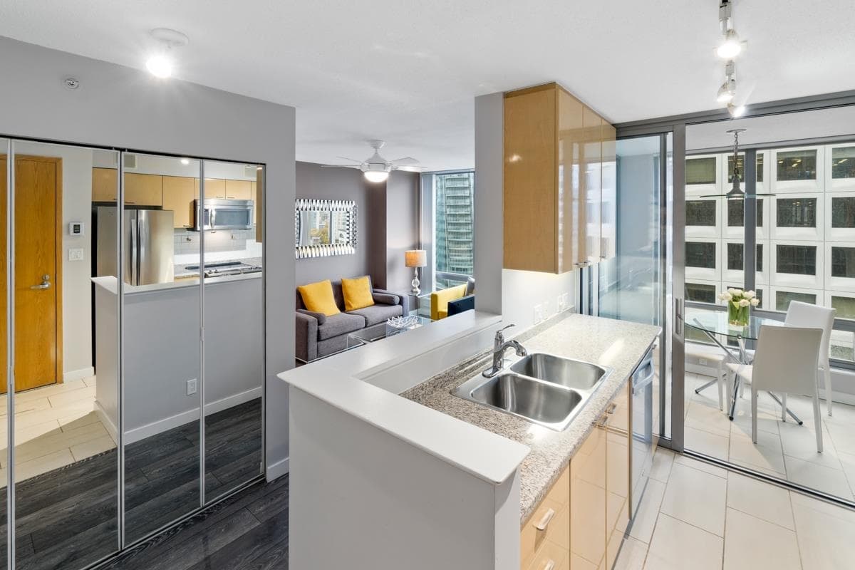 1505 - 1200 W Georgia Street, Vancouver, V6E 3P2 — photo 4