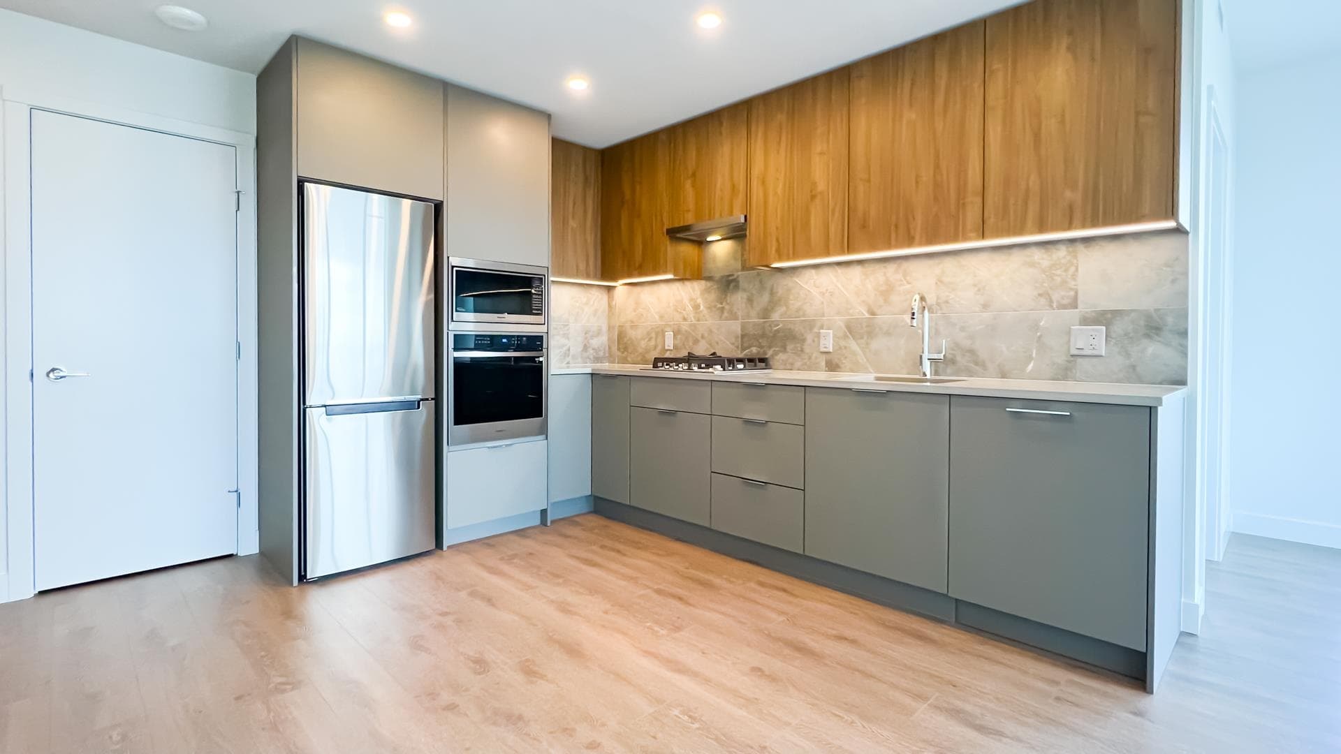 1602 - 13359 Old Yale Road, Surrey, V3T 0S4 — photo 4