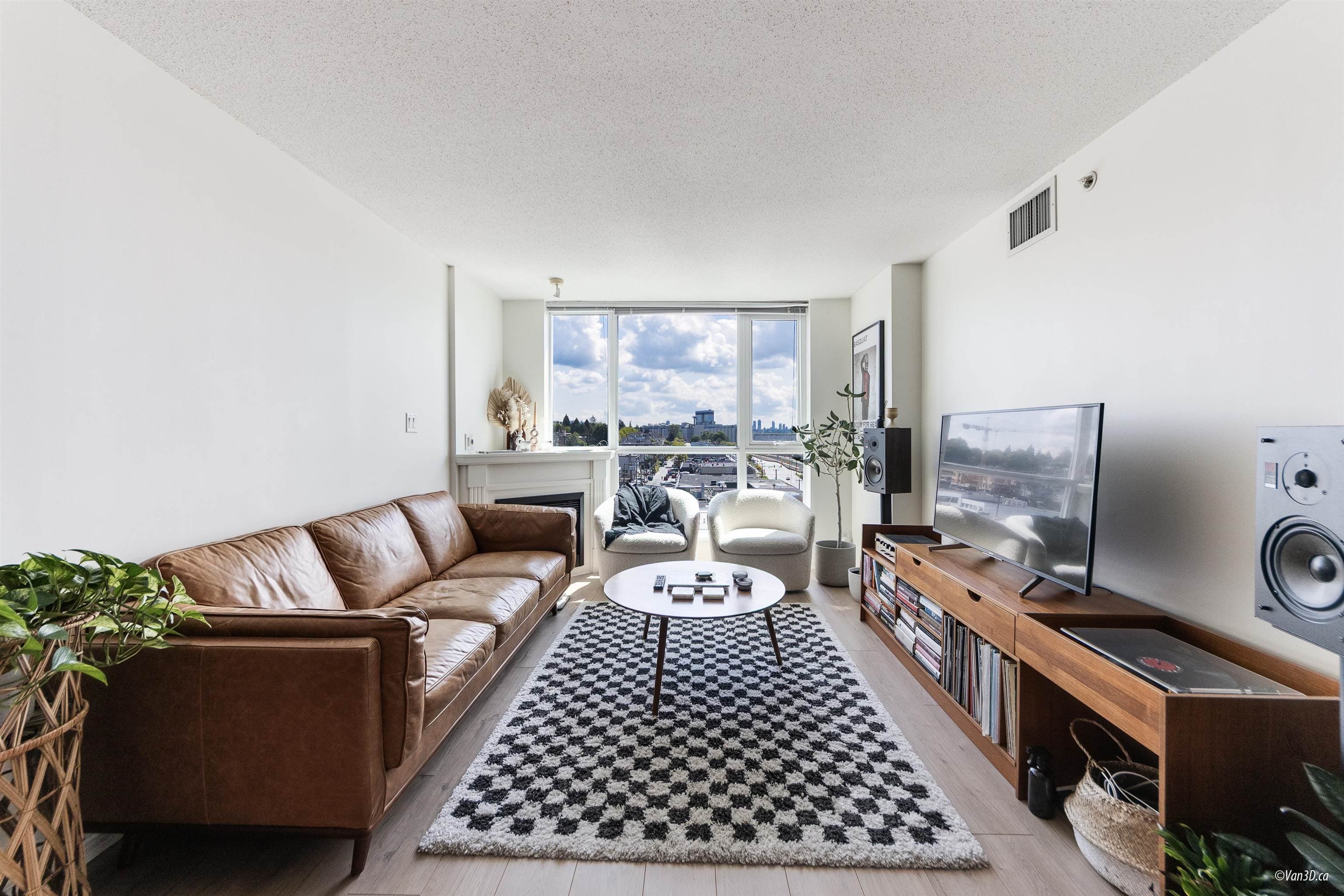 1002 - 188 E Esplanade, North Vancouver, V7L 4Y1 — photo 3