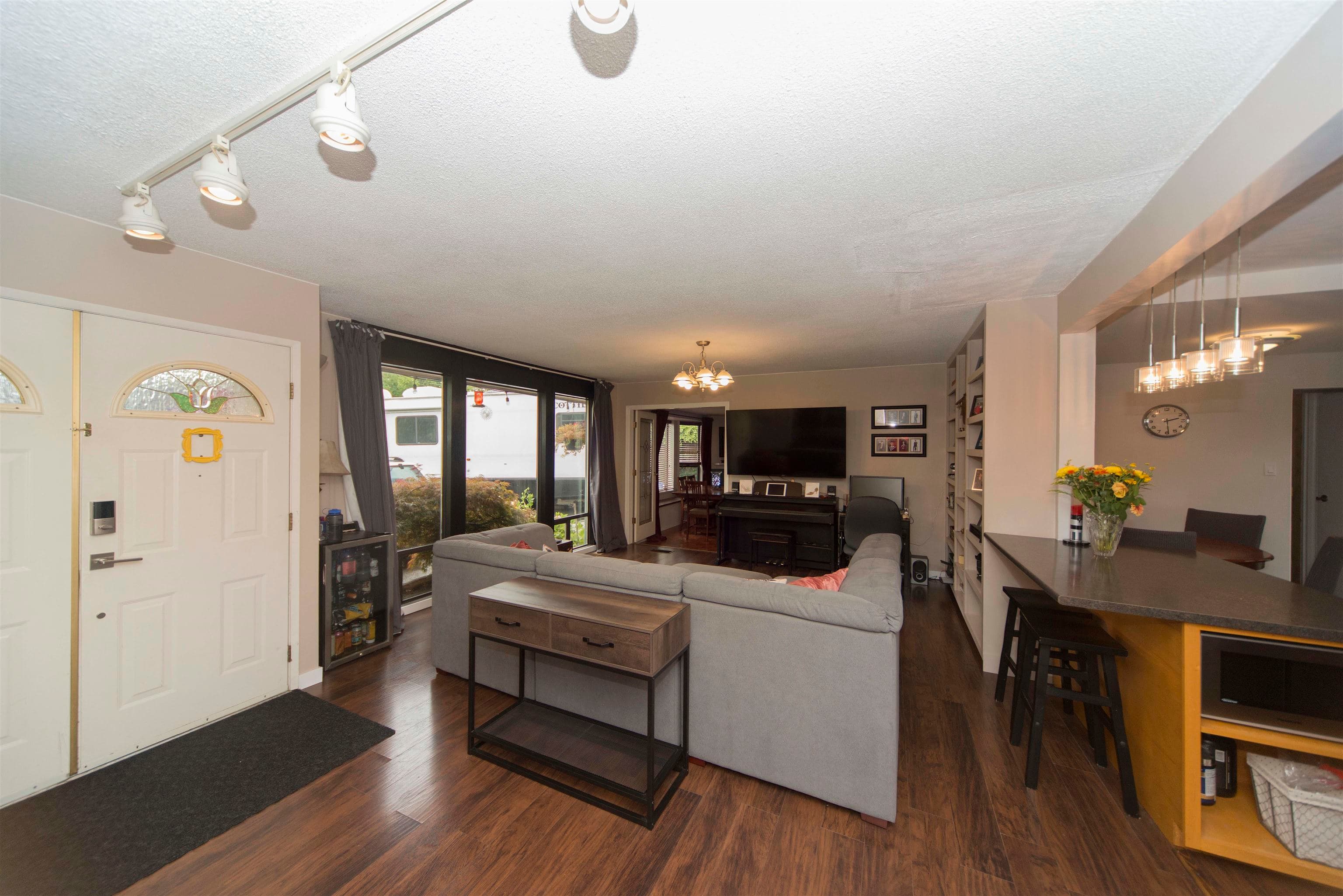 8660 Bairdmore Crescent, Richmond, V7C 1M7 — photo 2
