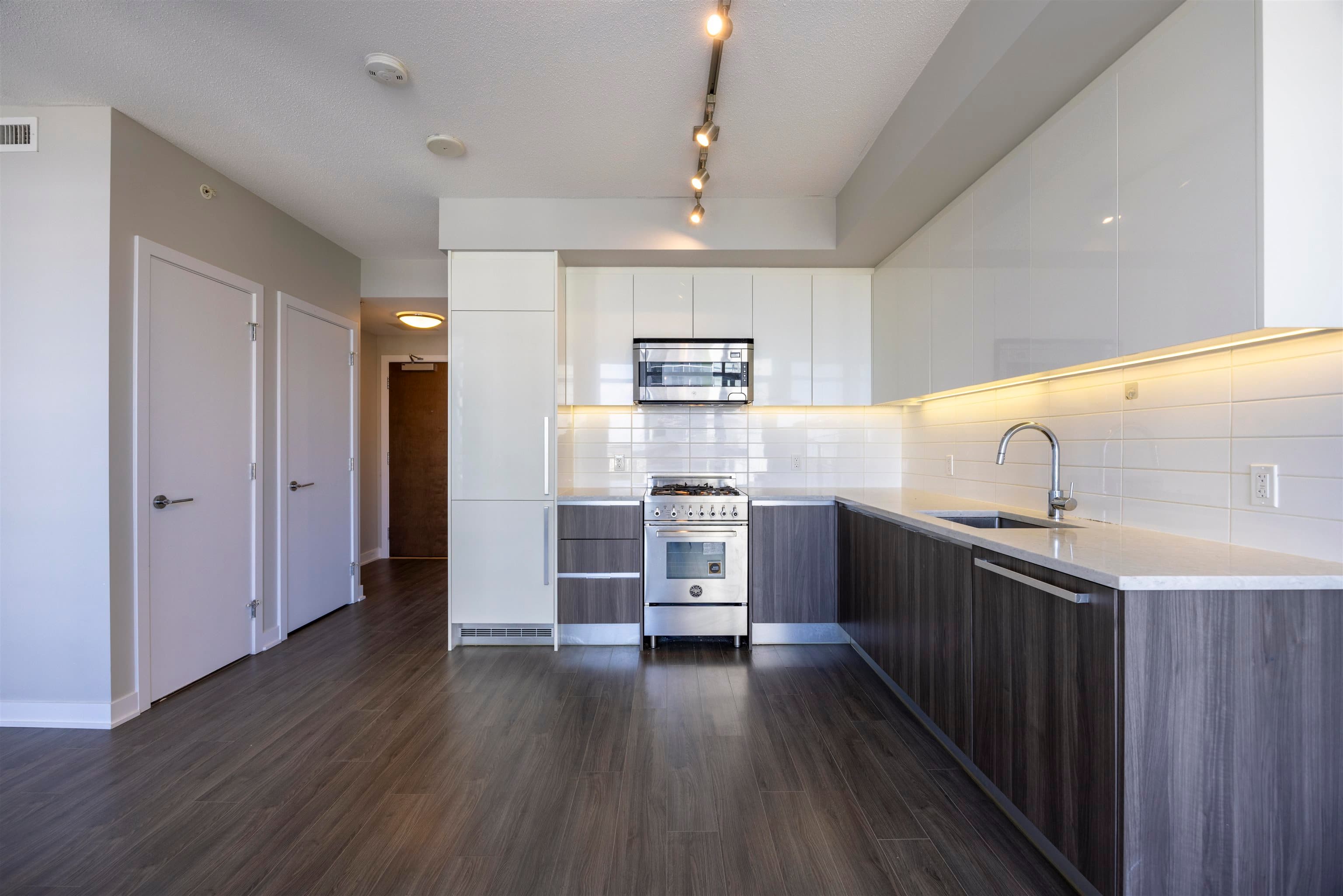 1107 - 4900 Lennox Lane, Burnaby, V5G 0G9 — photo 5