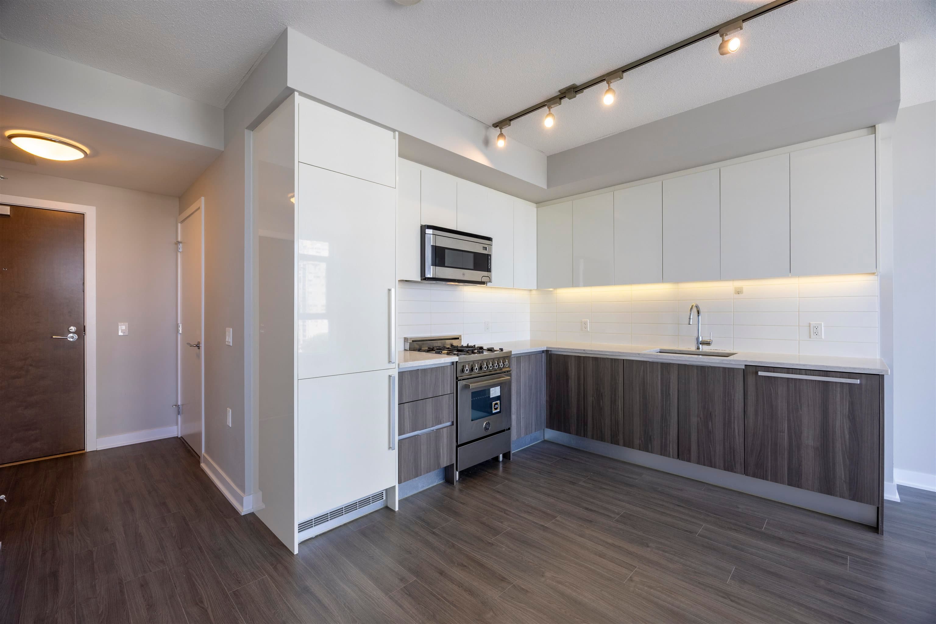 1107 - 4900 Lennox Lane, Burnaby, V5G 0G9 — photo 4