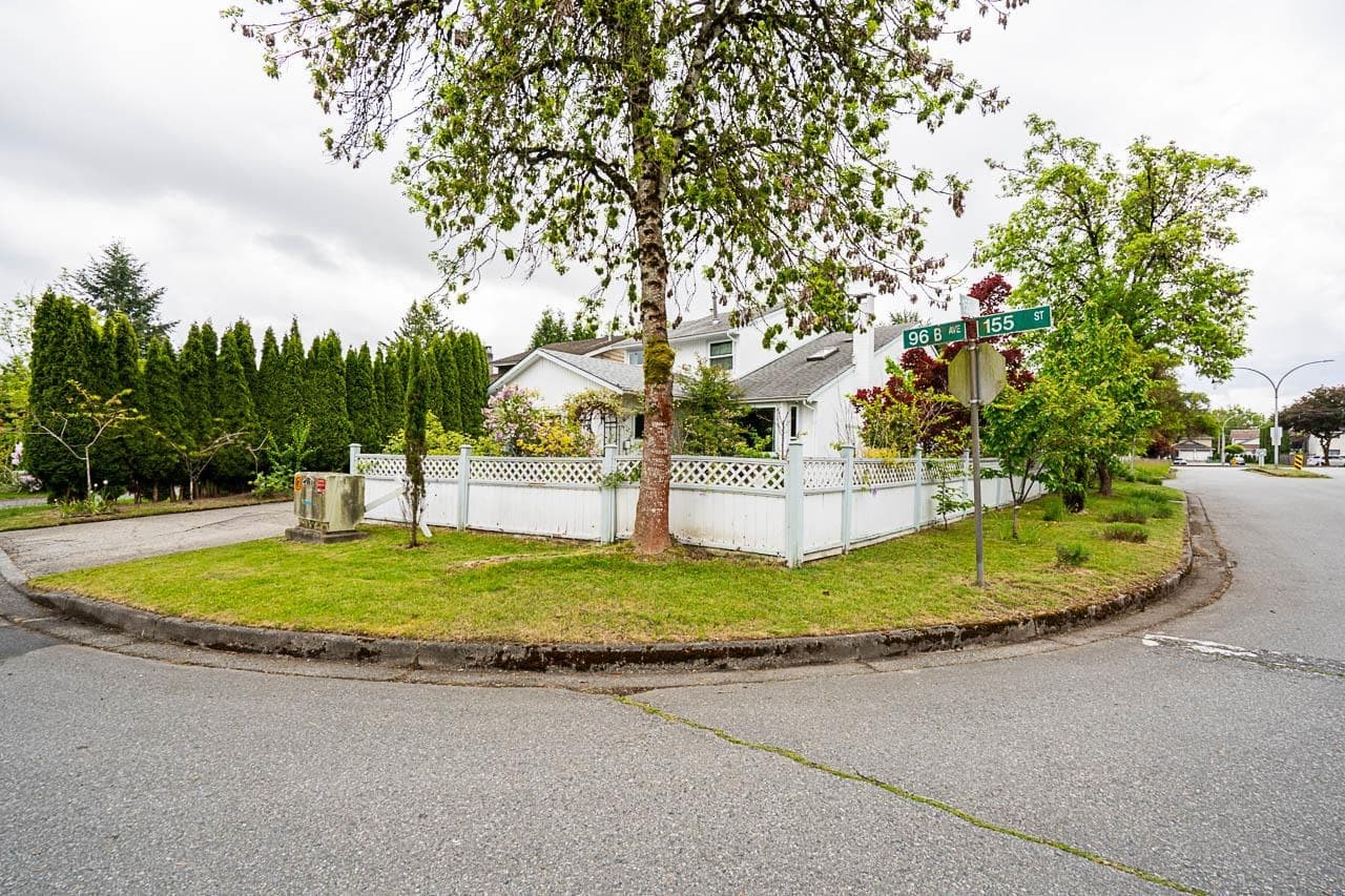 15524 96b Avenue, Surrey, V3R 7N7 — photo 2