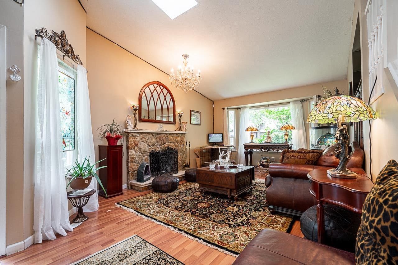15524 96b Avenue, Surrey, V3R 7N7 — photo 5