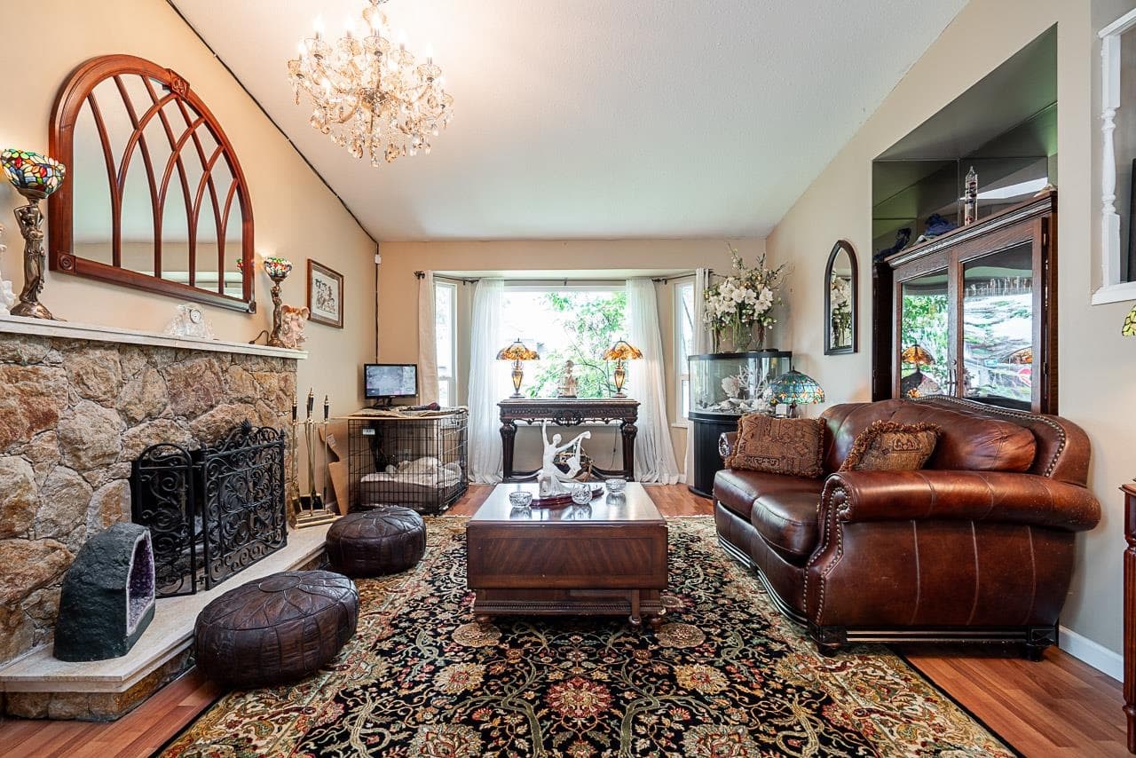 15524 96b Avenue, Surrey, V3R 7N7 — photo 4