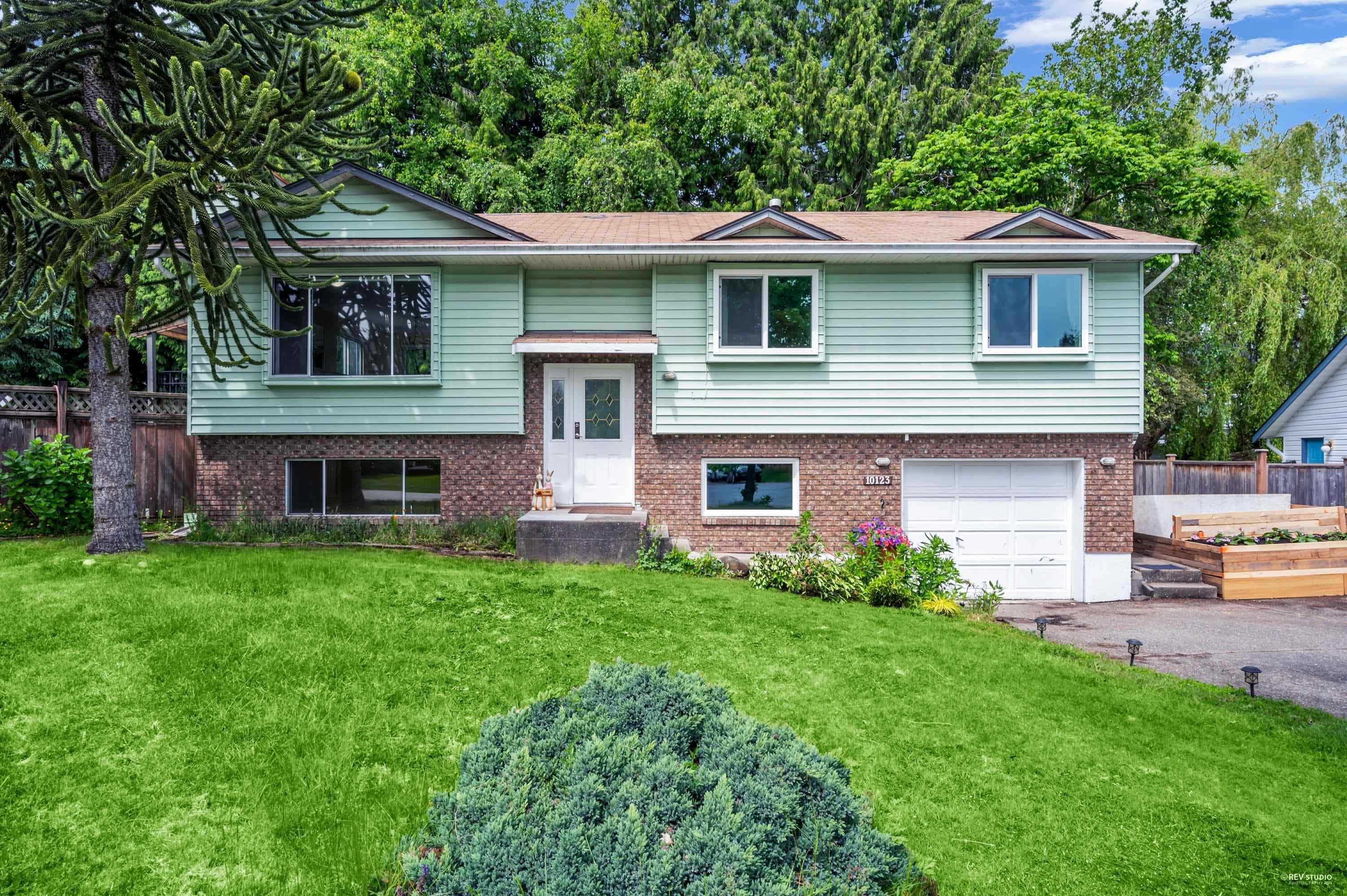 10123 158a Street, Surrey, V4N 2P8 — photo 1