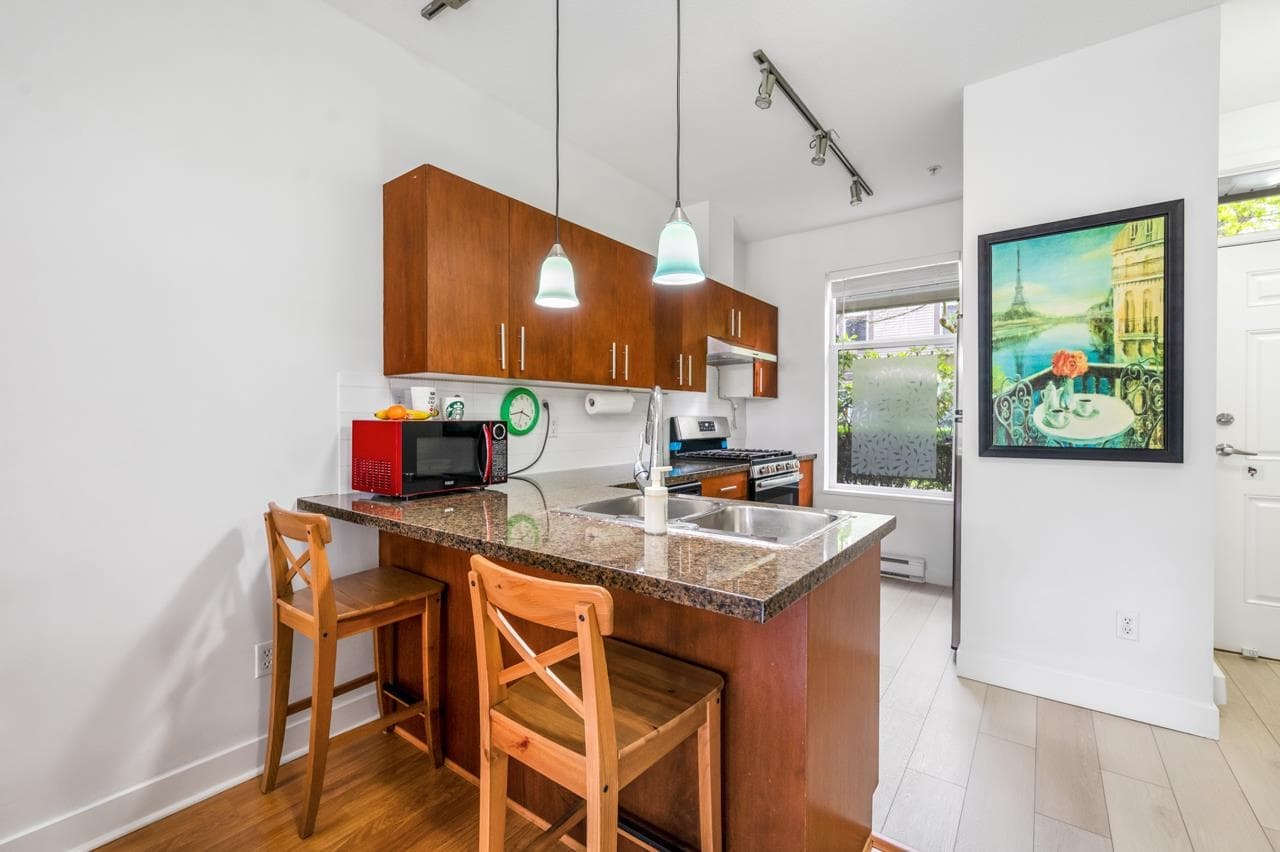 33 - 15353 100 Avenue, Surrey, V3R 3S6 — photo 5