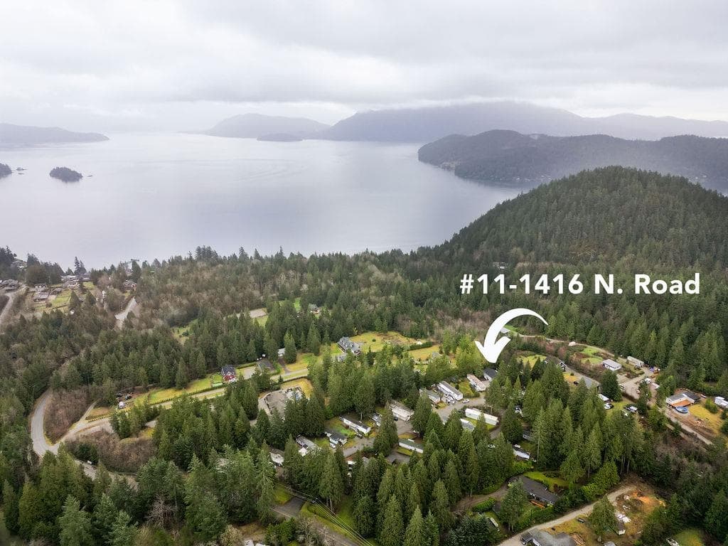11 - 1416 North Road, Gibsons, V0N 1V1 — photo 1