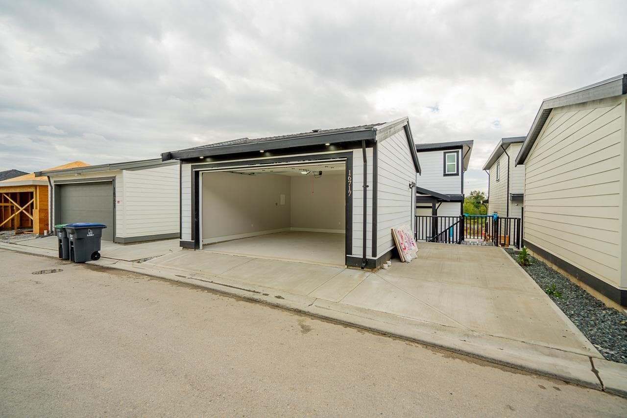 16717 15a Avenue, Surrey, V3S 9X7 — photo 2