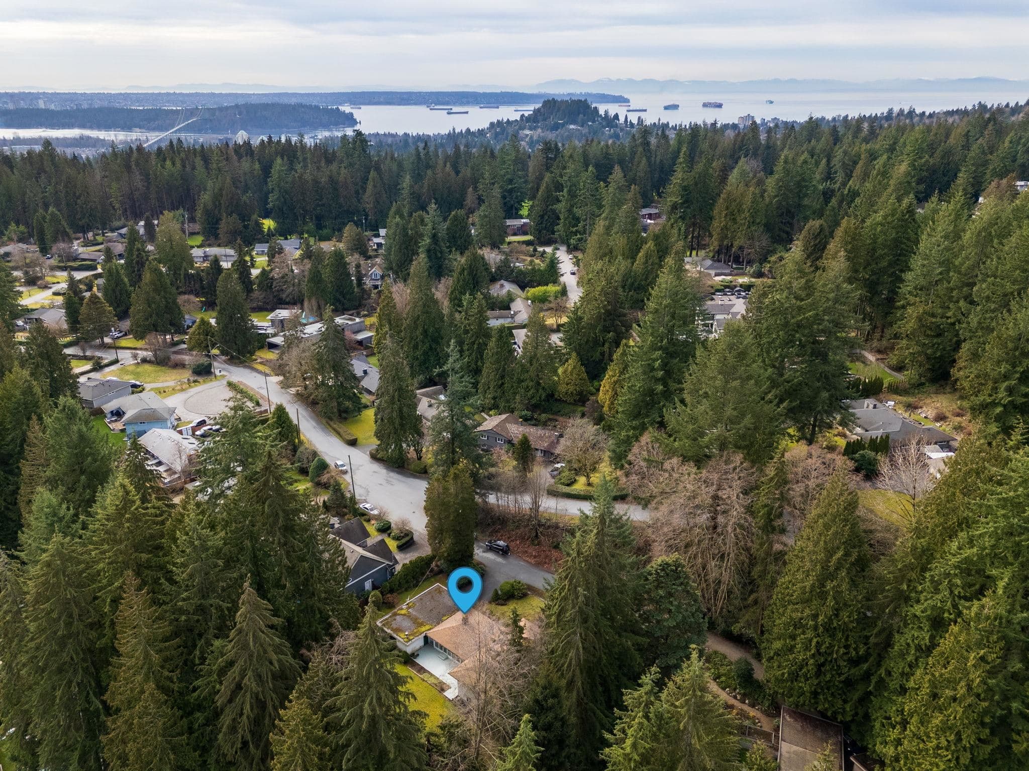350 St James Crescent, West Vancouver