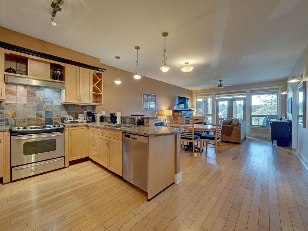 20D - 12849 Lagoon Road, Madeira Park, V0N 2H0 — photo 2