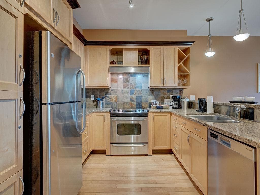 20D - 12849 Lagoon Road, Madeira Park, V0N 2H0 — photo 5