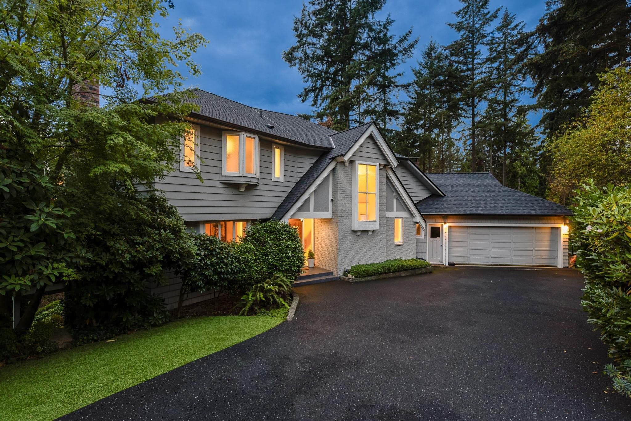 3714 Southridge Place, West Vancouver, V7V 3H8 — photo 1