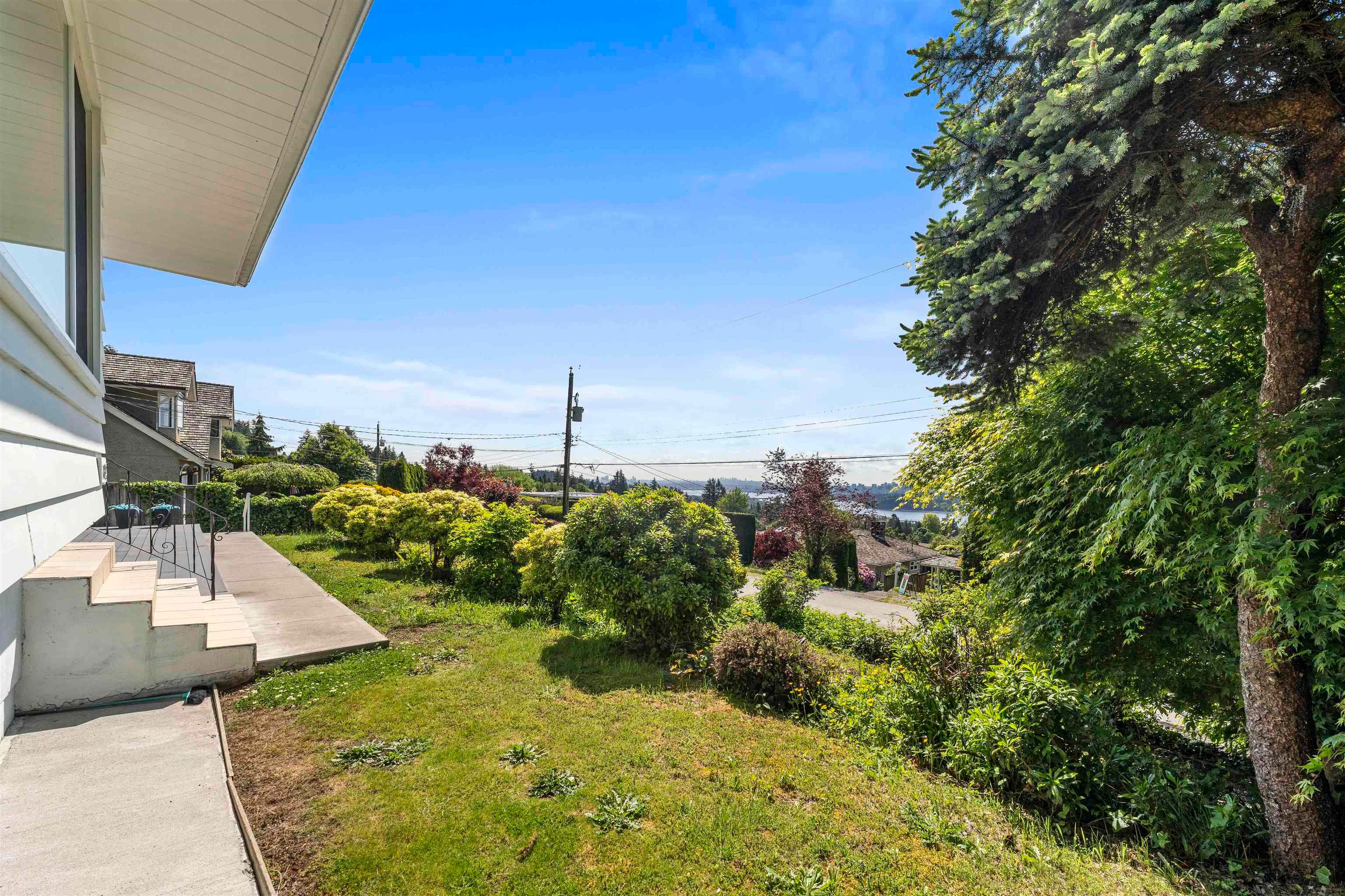 1895 Rosebery Avenue, West Vancouver, V7V 2Z5 — photo 5