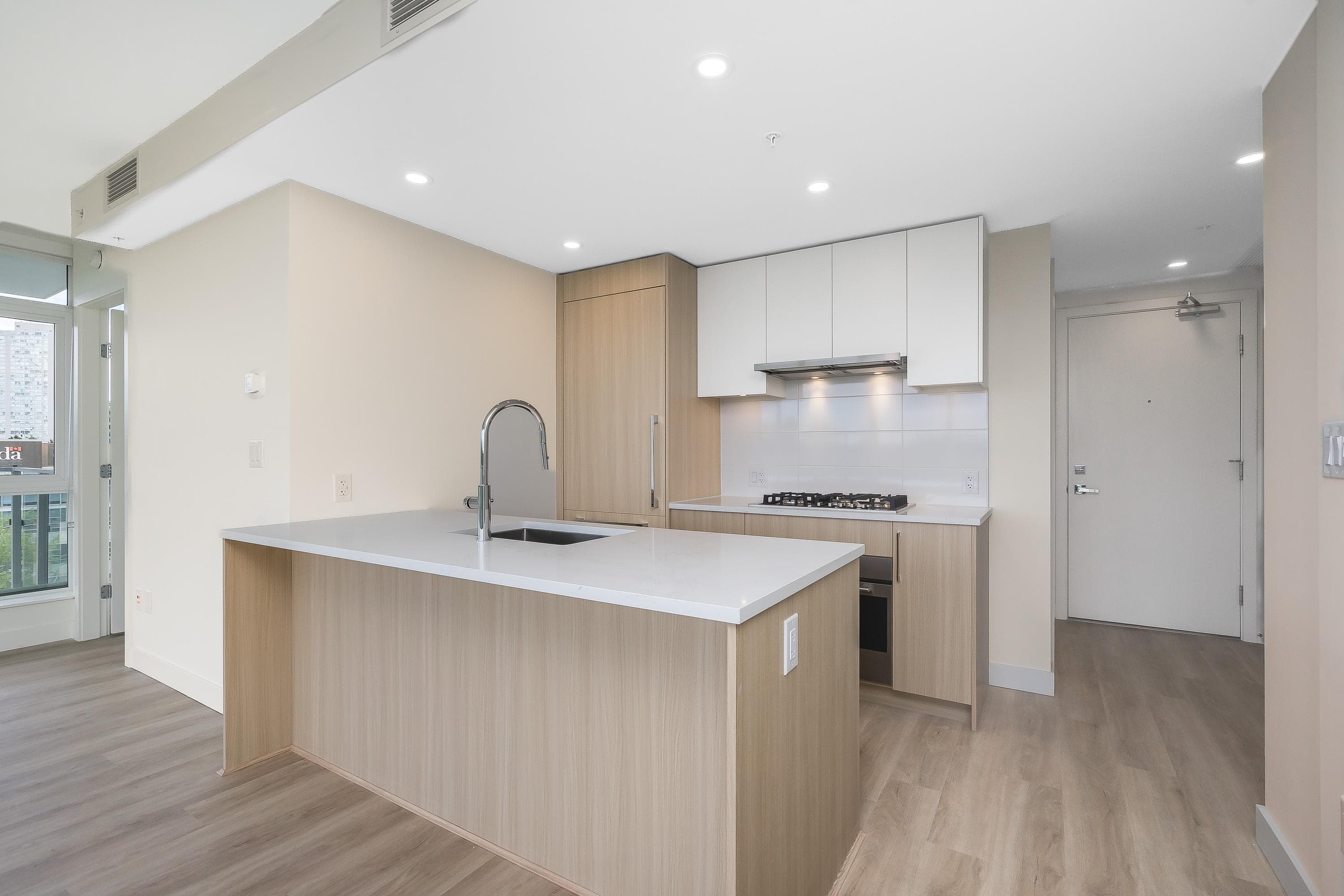 804 - 9675 King George Boulevard, Surrey, V3T 0T7 — photo 5