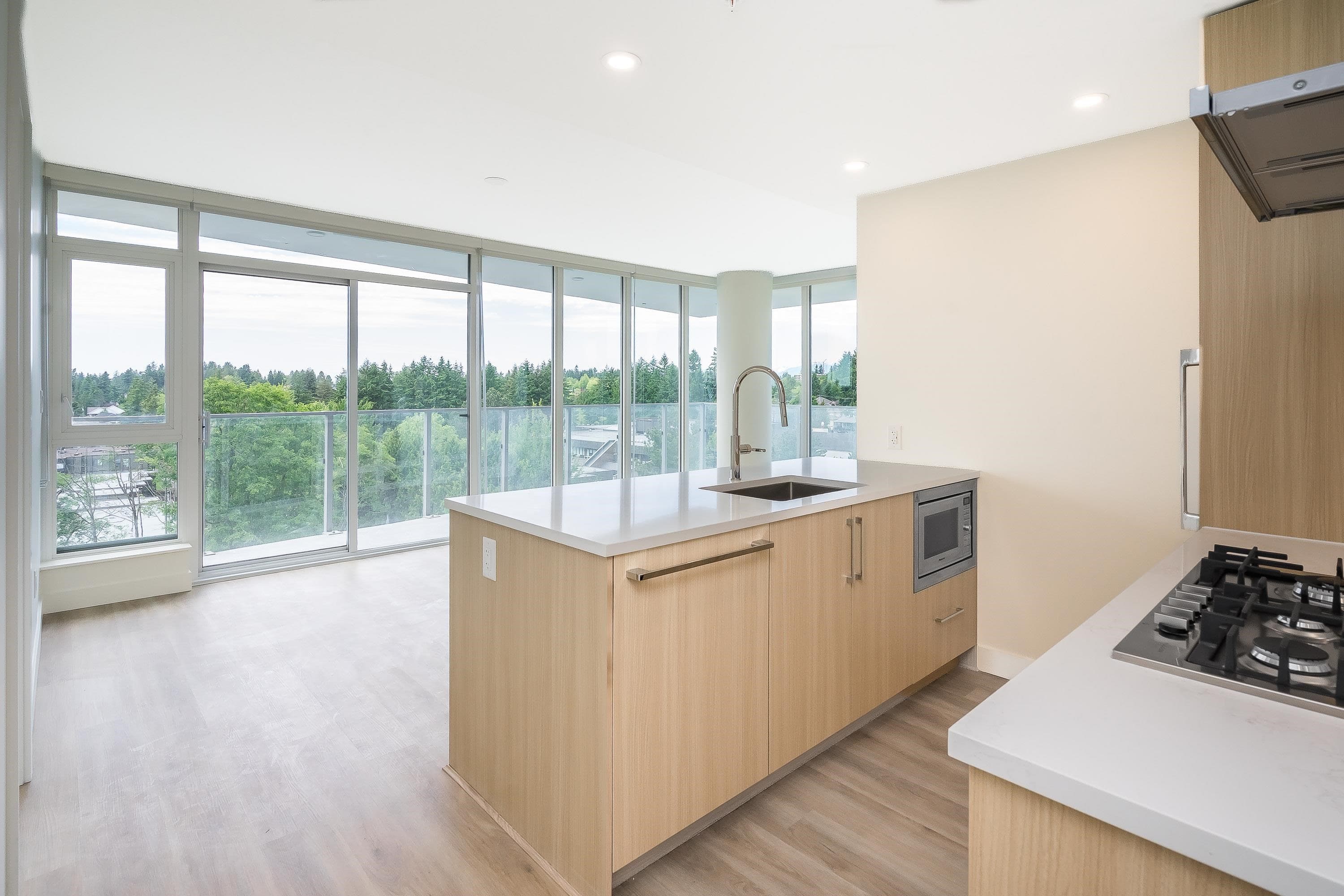 804 - 9675 King George Boulevard, Surrey, V3T 0T7 — photo 4