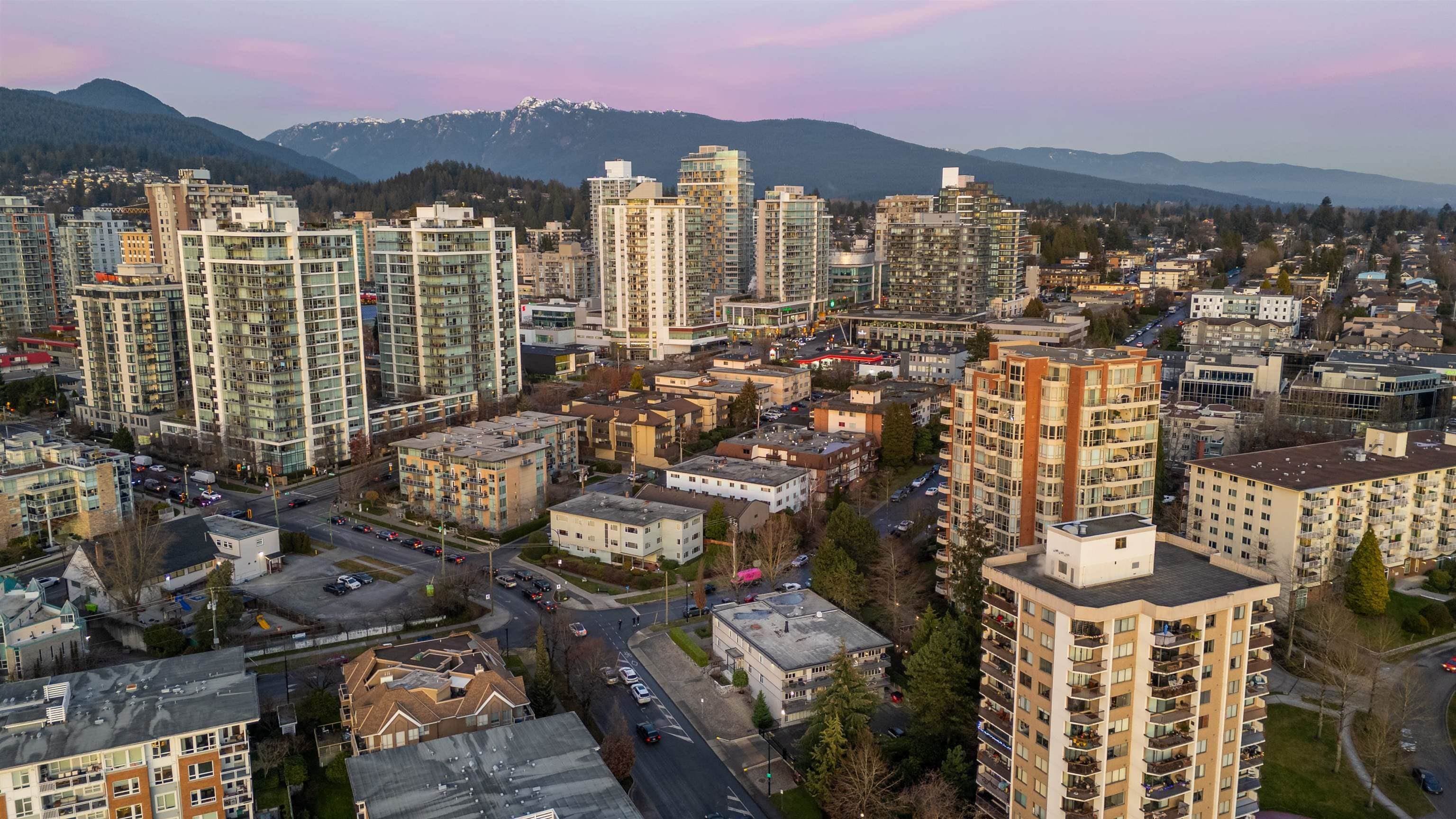 748 Chesterfield Avenue, North Vancouver, V7M 2M6 — photo 2