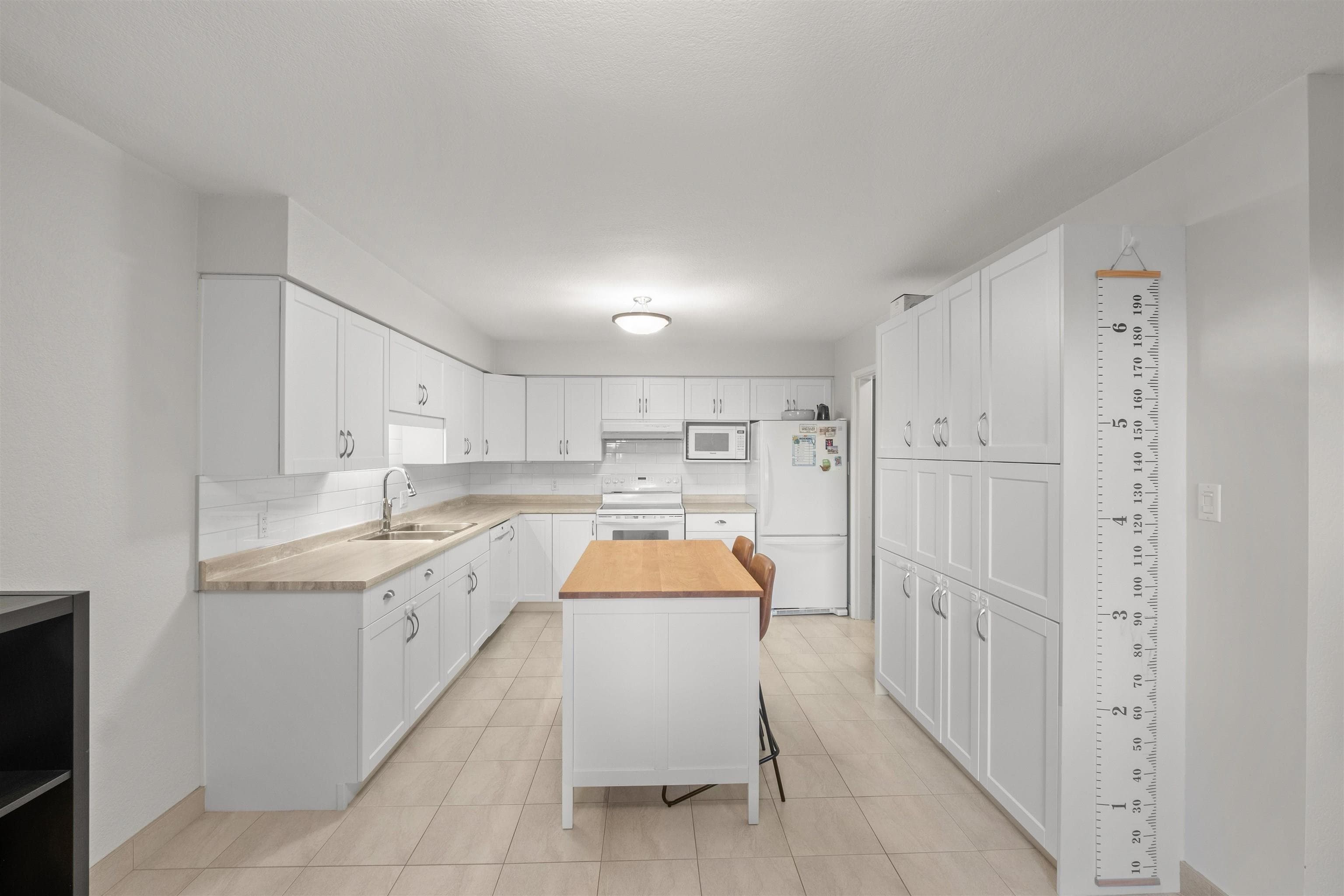748 Chesterfield Avenue, North Vancouver, V7M 2M6 — photo 5