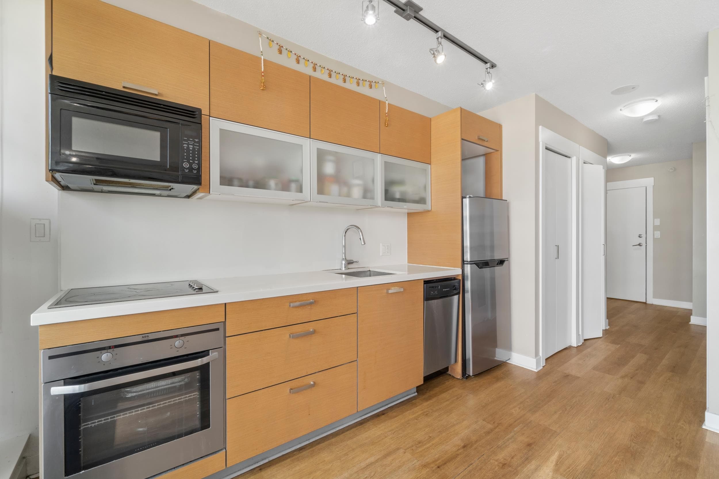 609 - 10777 University Drive, Surrey, V3T 0E6 — photo 3
