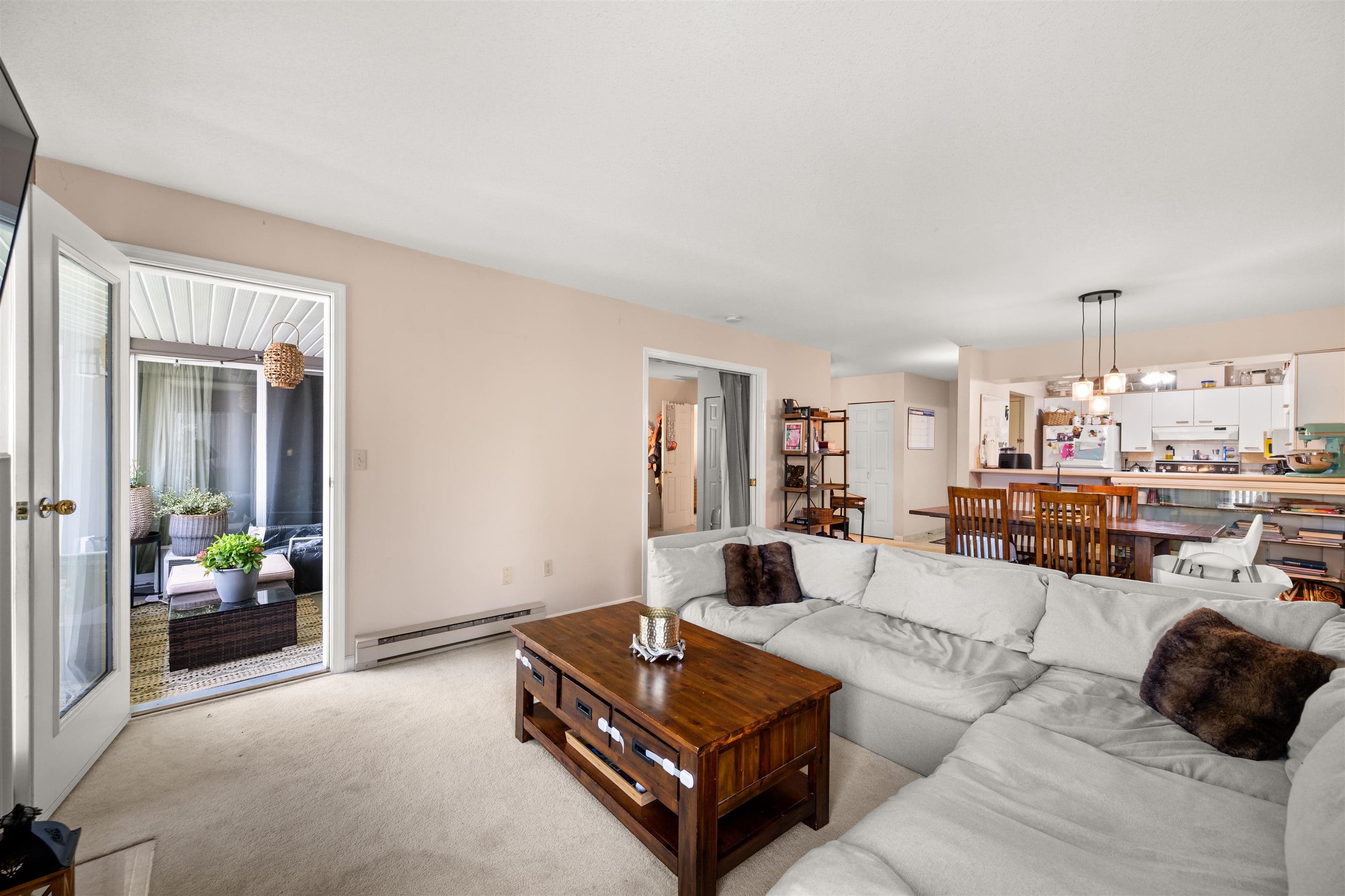 304 - 15717 Marine Drive, White Rock, V4B 1E4 — photo 2