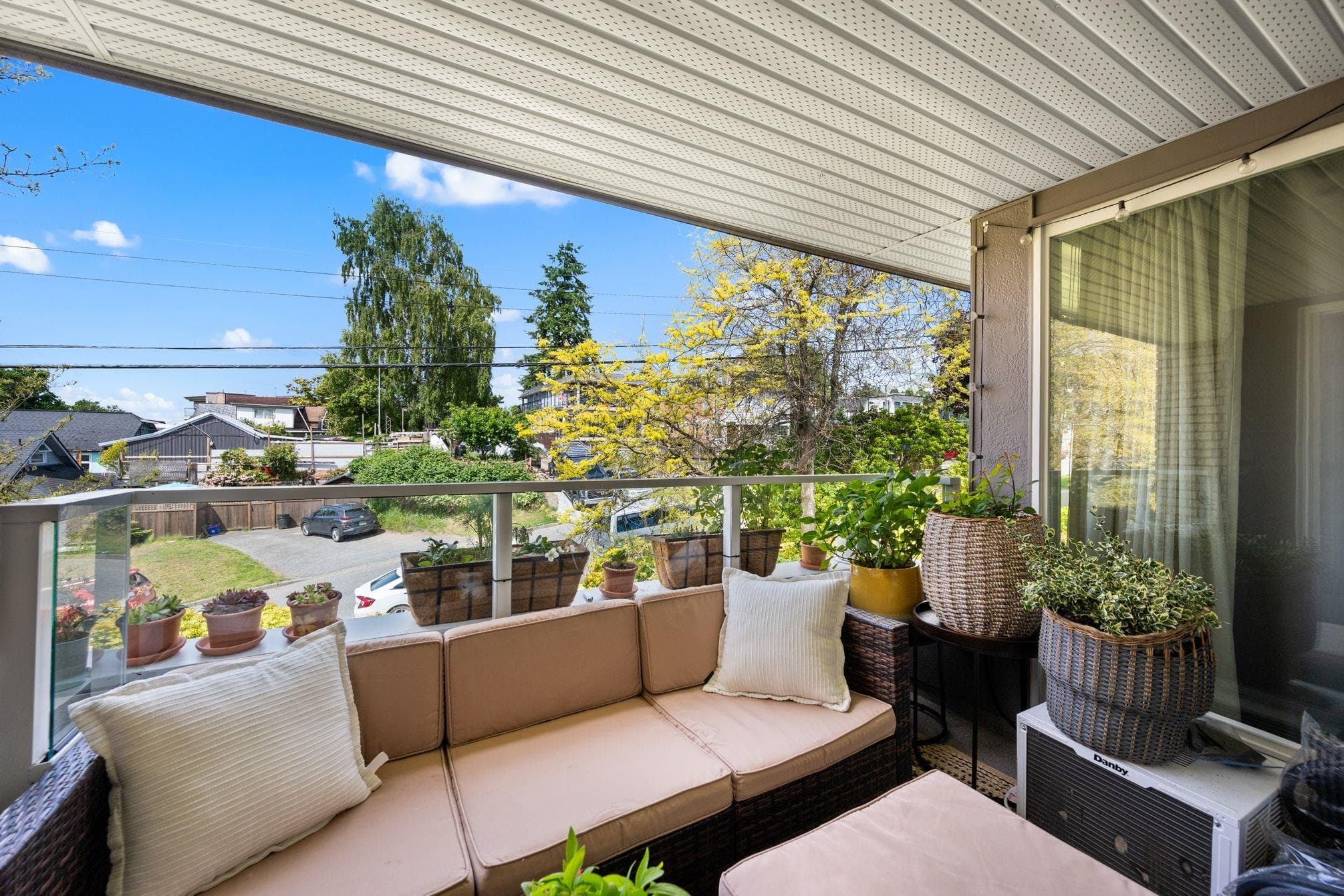 304 - 15717 Marine Drive, White Rock, V4B 1E4 — photo 1