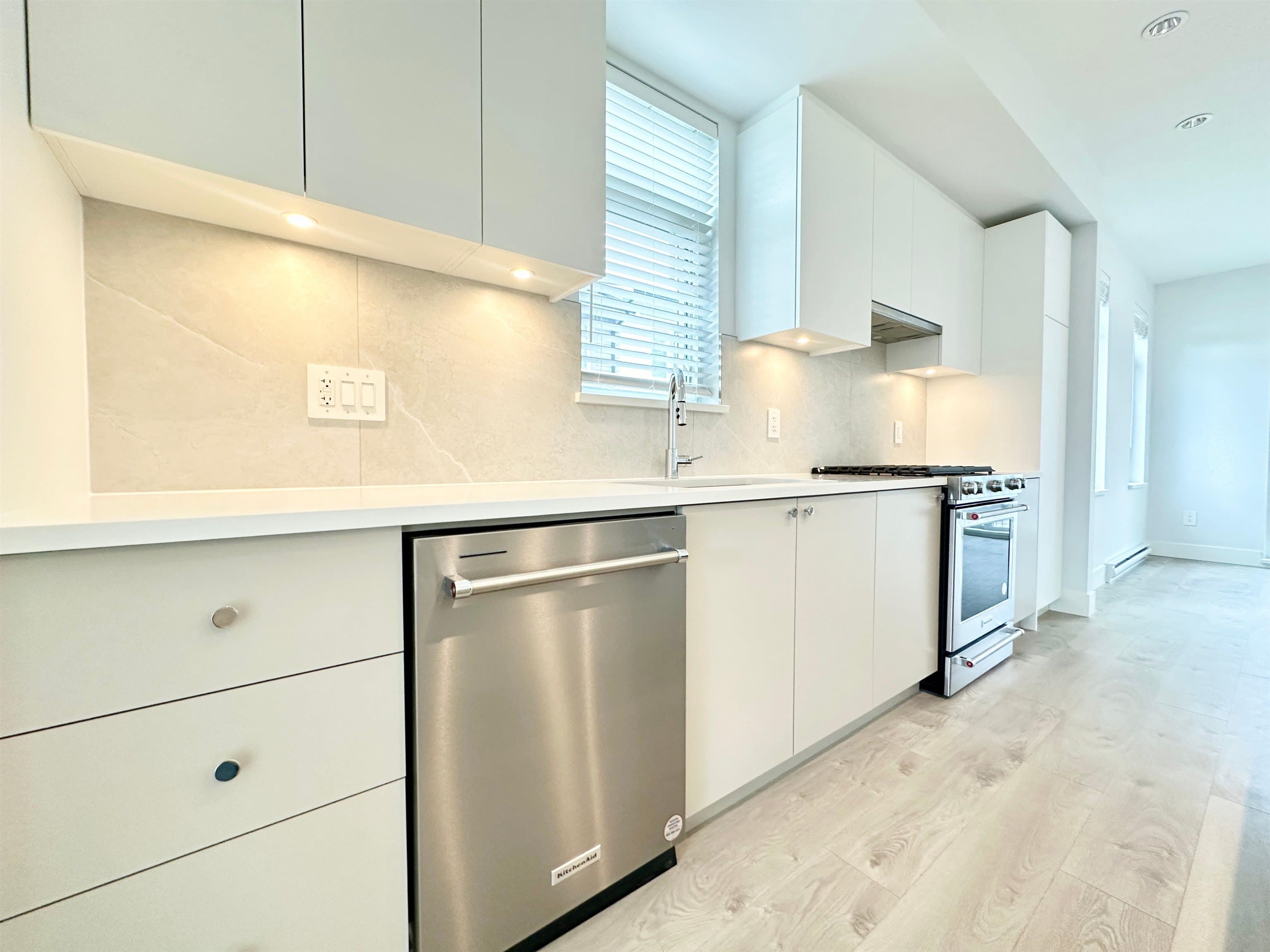 2070 Oak Meadows Drive, Surrey, V3Z 1J1 — photo 3