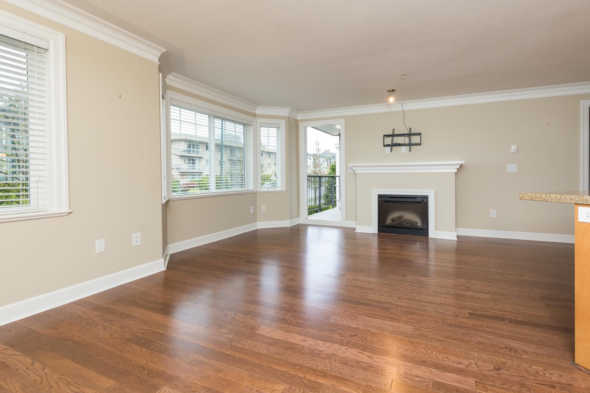 207 - 15357 Roper Avenue, White Rock, V4B 2G2 — photo 3