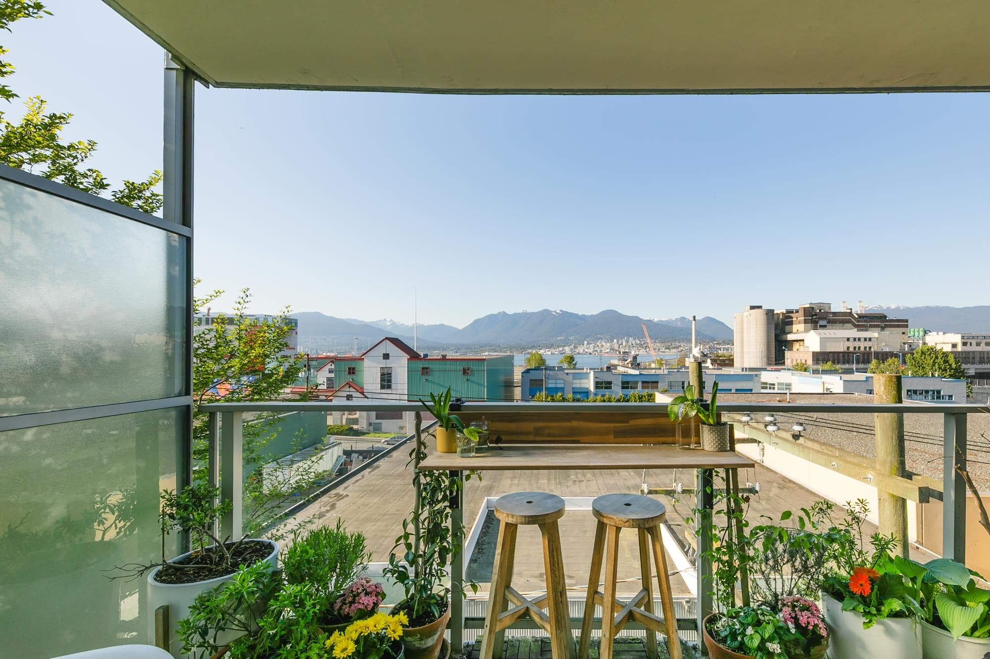 302 - 933 E Hastings Street, Vancouver, V6A 0G6 — photo 2