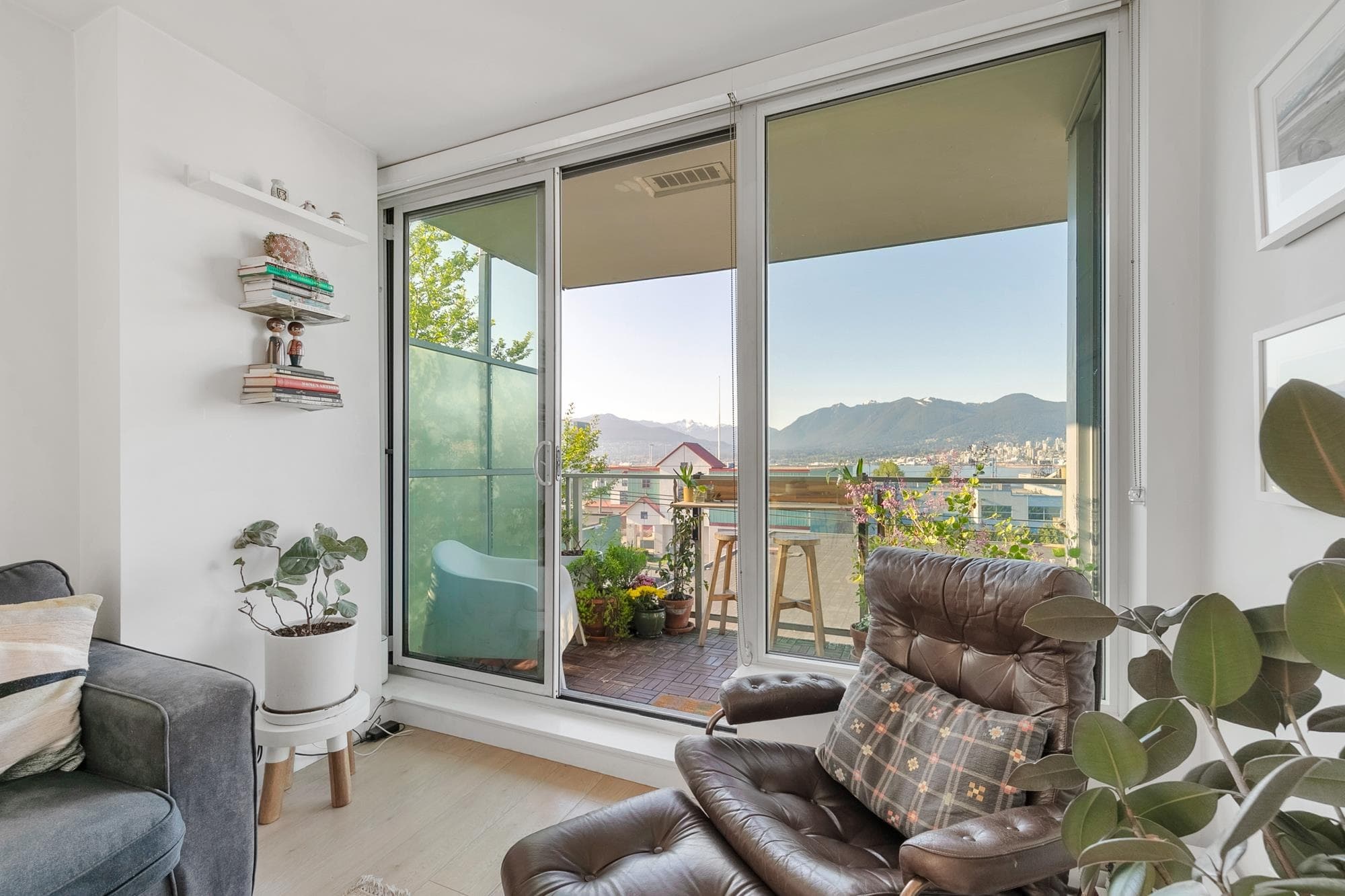 302 - 933 E Hastings Street, Vancouver, V6A 0G6 — photo 3