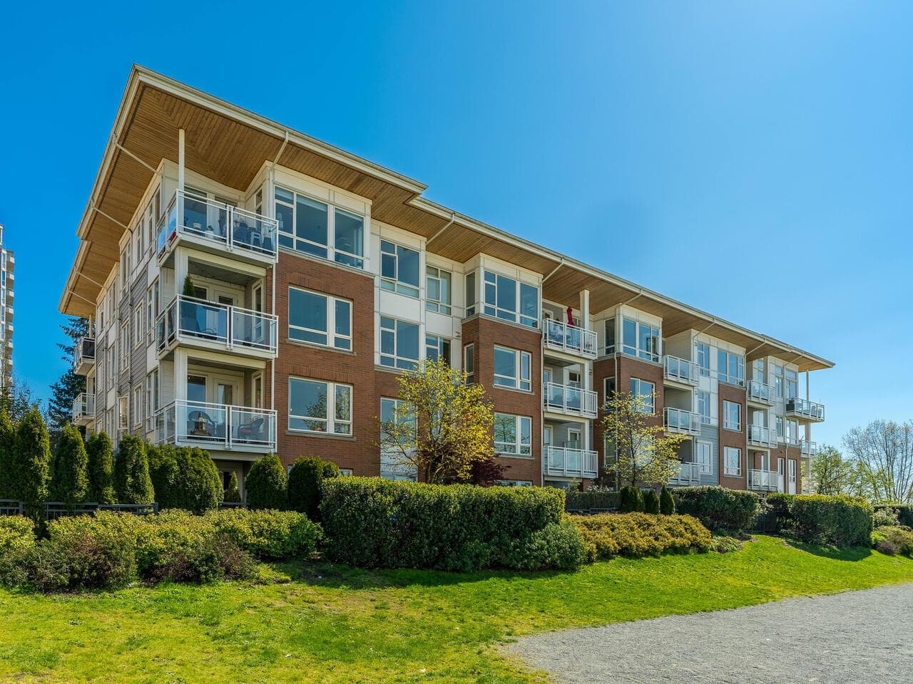 203 - 717 Chesterfield Avenue, North Vancouver, V7M 3L8 — photo 1