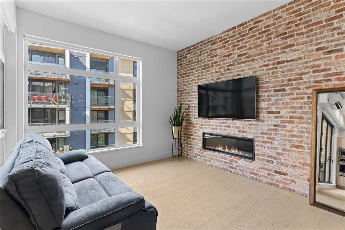 319 - 300 Salter Street, New Westminster, V3M 0L9 — photo 3